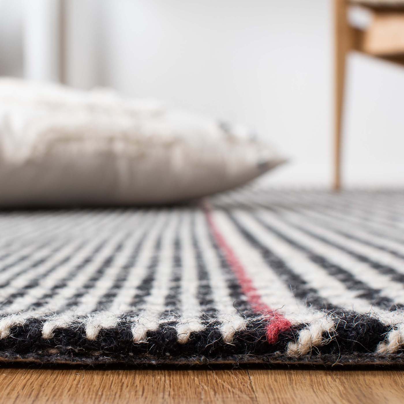 Safavieh Marbella 318 Rug, MRB318 - Black / Ivory