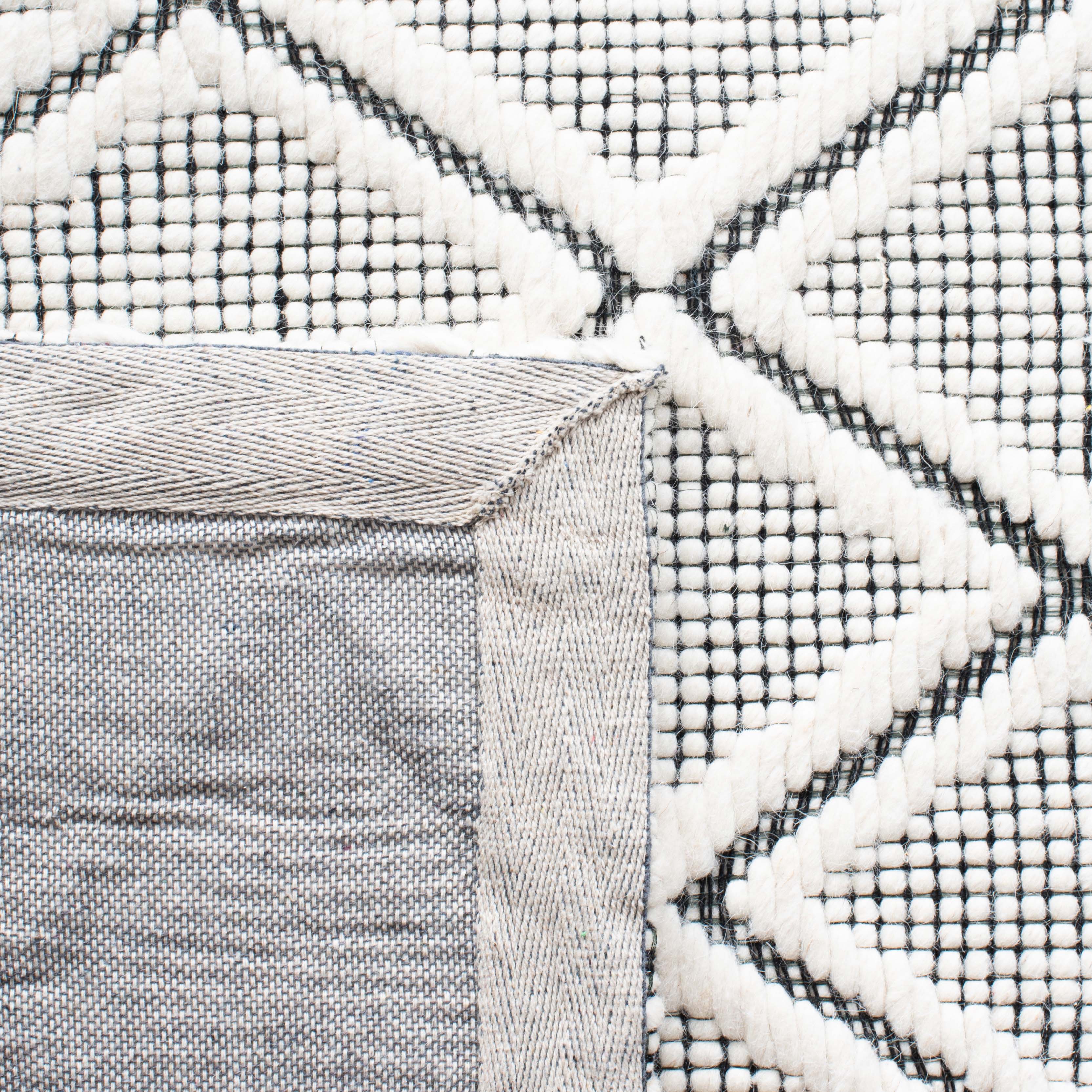 Safavieh Marbella 321 Rug, MRB321 - Ivory / Black