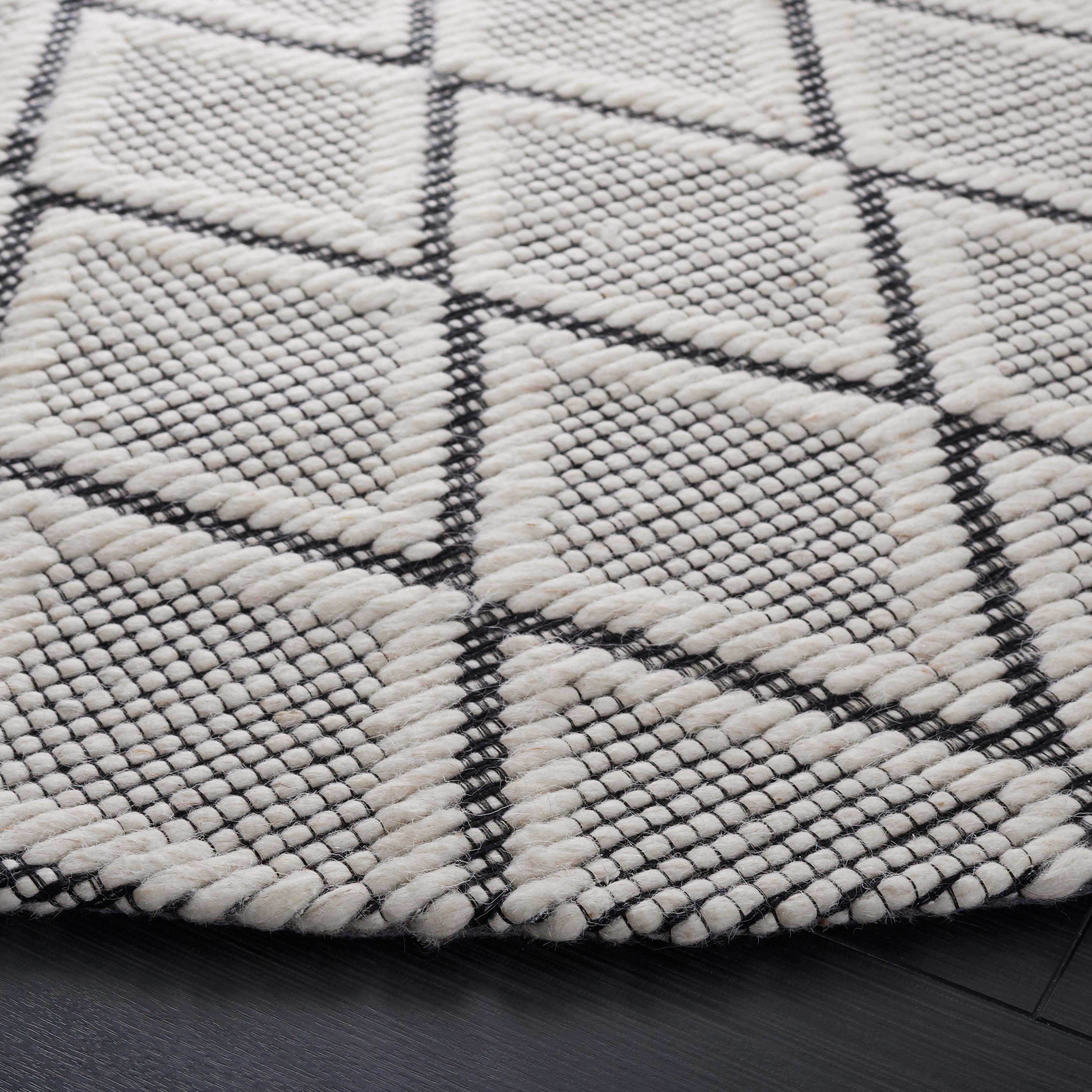 Safavieh Marbella 321 Rug, MRB321 - Ivory / Black