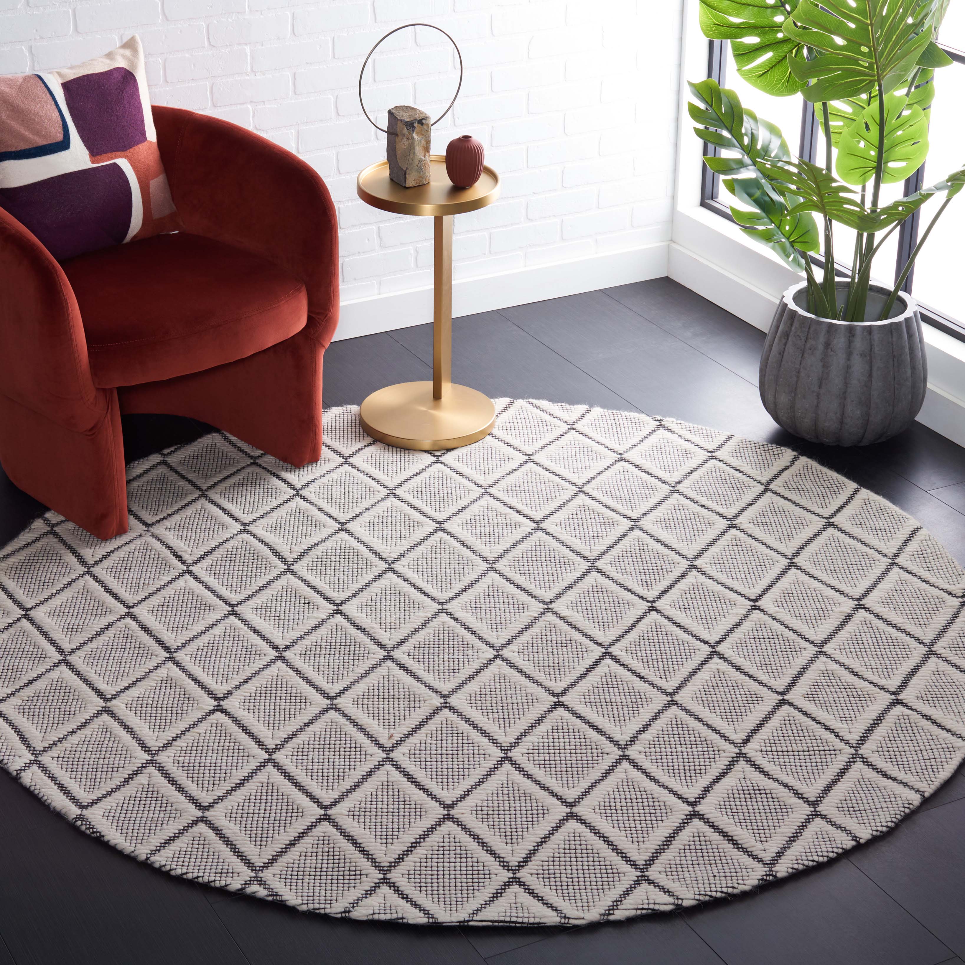 Safavieh Marbella 321 Rug, MRB321 - Ivory / Black