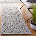 Safavieh Marbella 321 Rug, MRB321 - Light Grey / Black