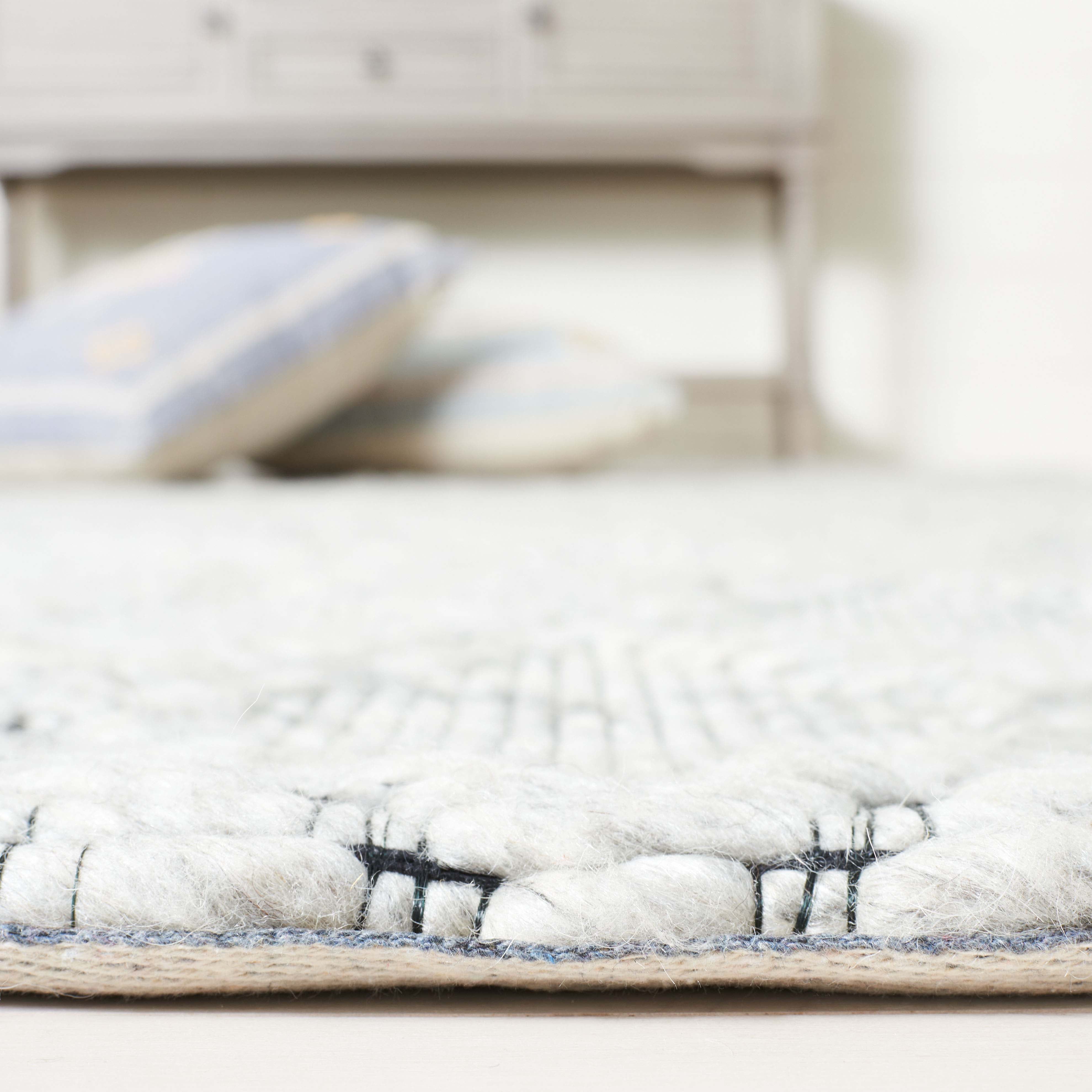 Safavieh Marbella 321 Rug, MRB321 - Light Grey / Black