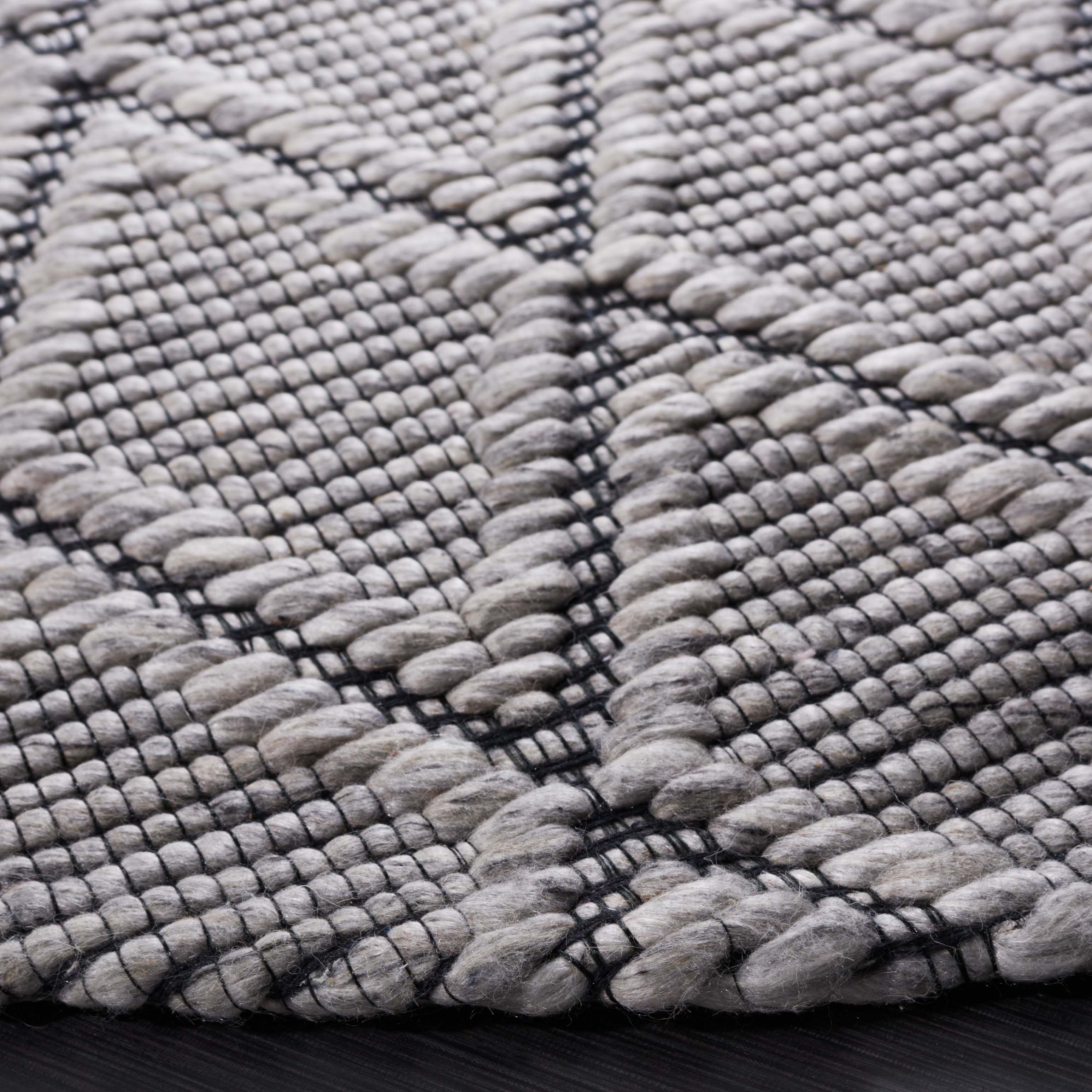 Safavieh Marbella 321 Rug, MRB321 - Light Grey / Black