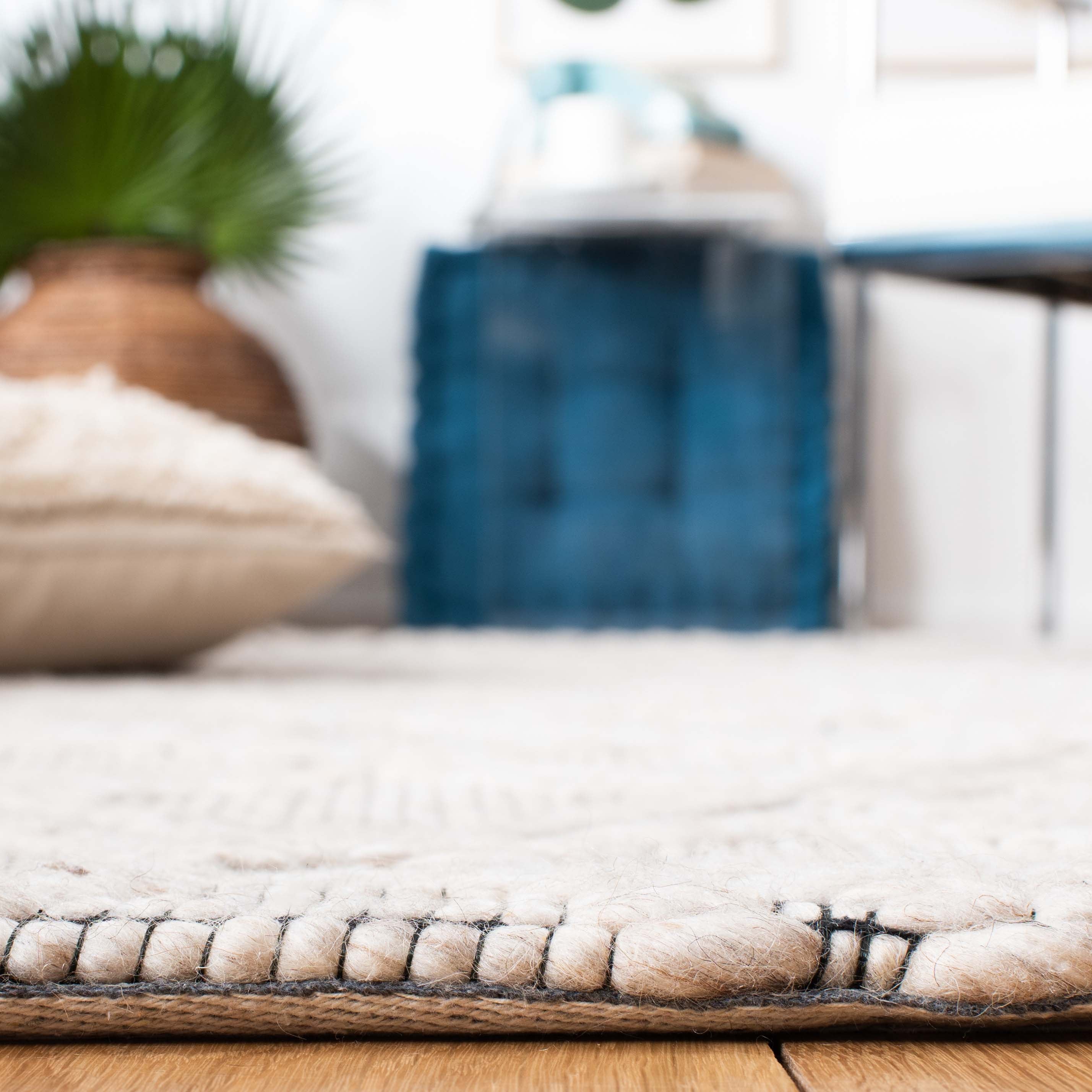 Safavieh Marbella 321 Rug, MRB321 - Silver / Black