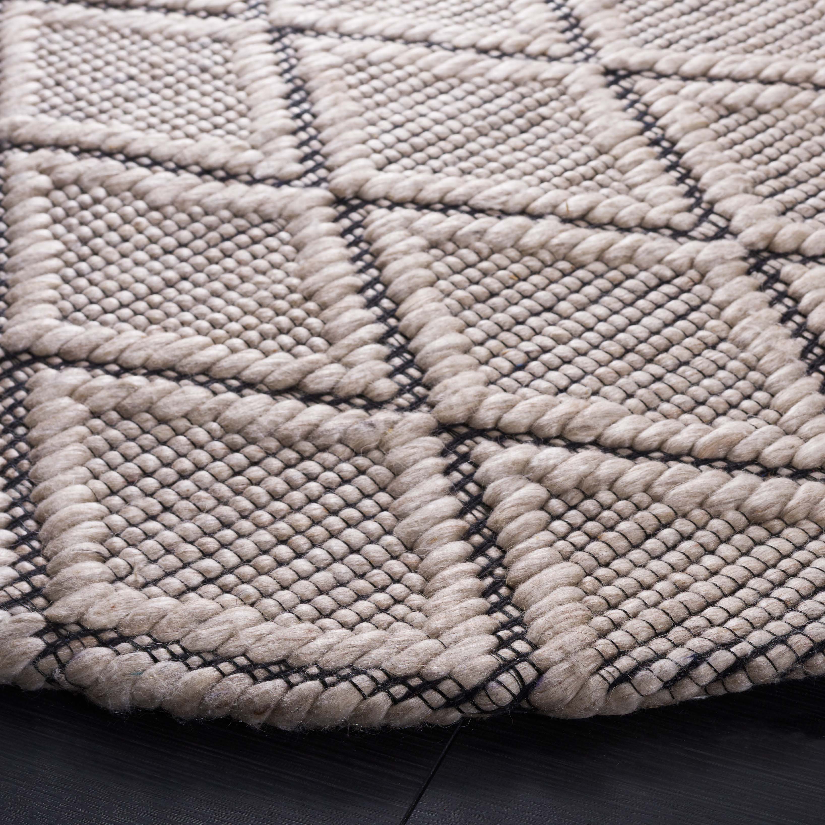 Safavieh Marbella 321 Rug, MRB321 - Silver / Black