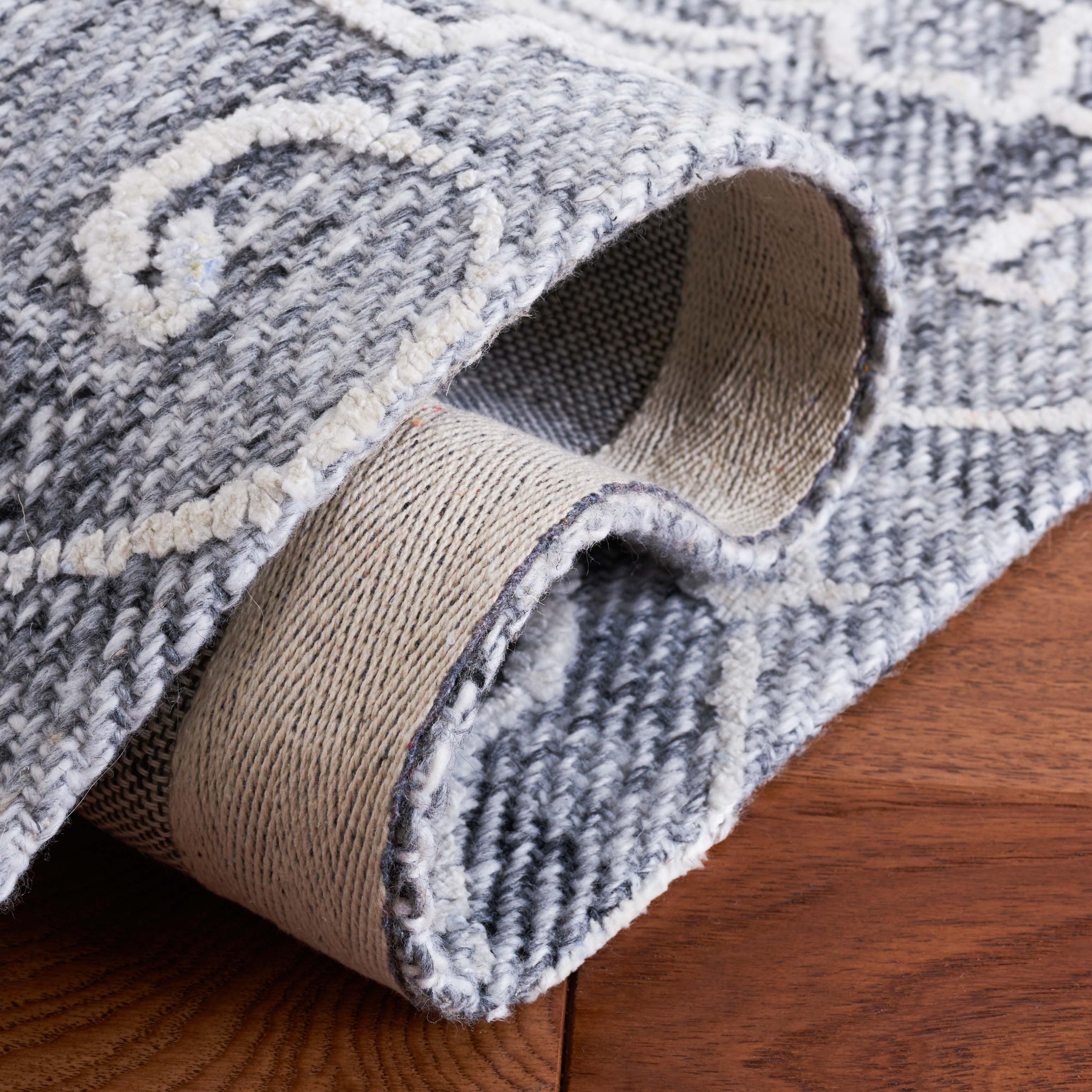 Safavieh Marbella 323 Rug, MRB323 - Dark Grey / Ivory