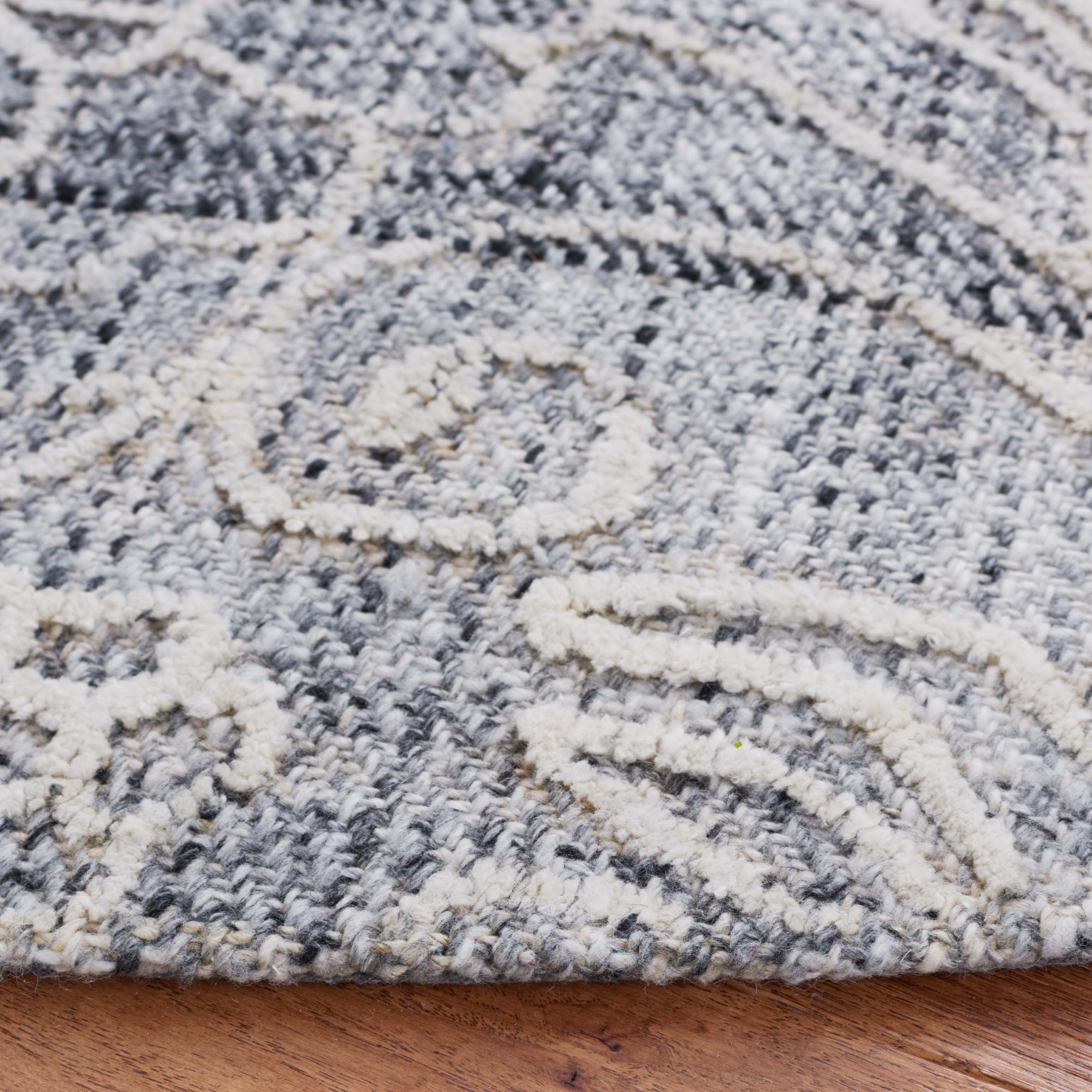 Safavieh Marbella 323 Rug, MRB323 - Dark Grey / Ivory