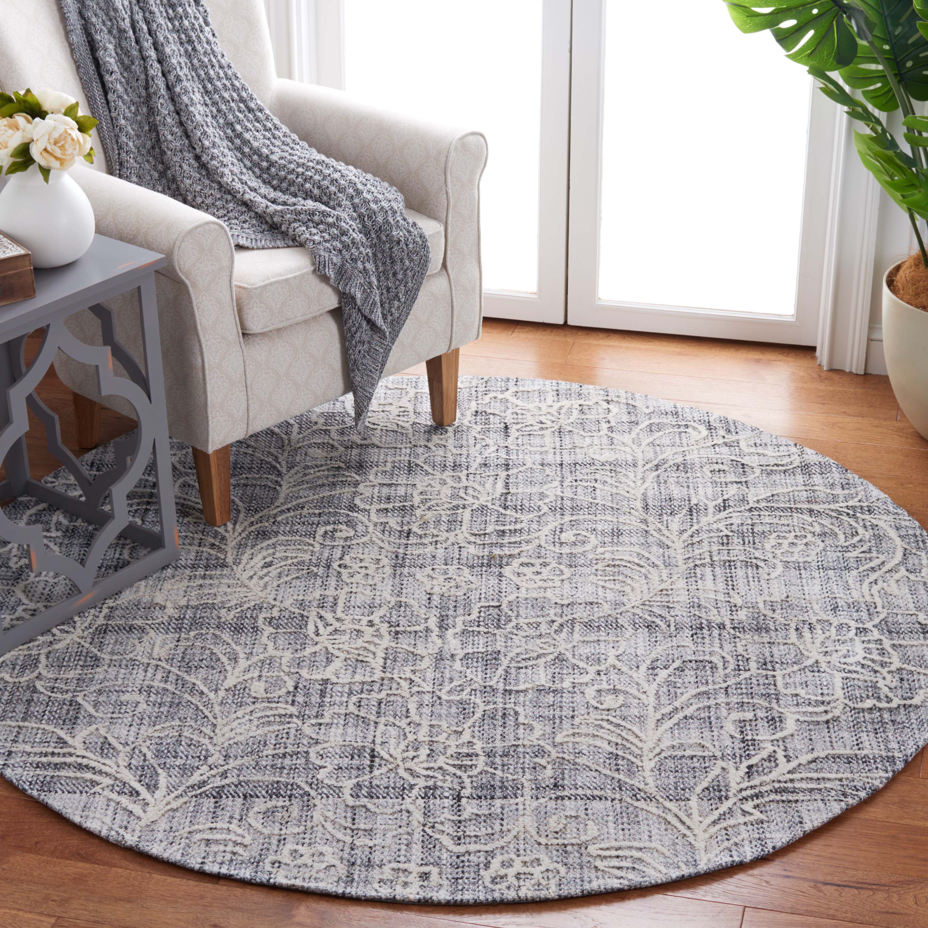 Safavieh Marbella 323 Rug, MRB323 - Dark Grey / Ivory