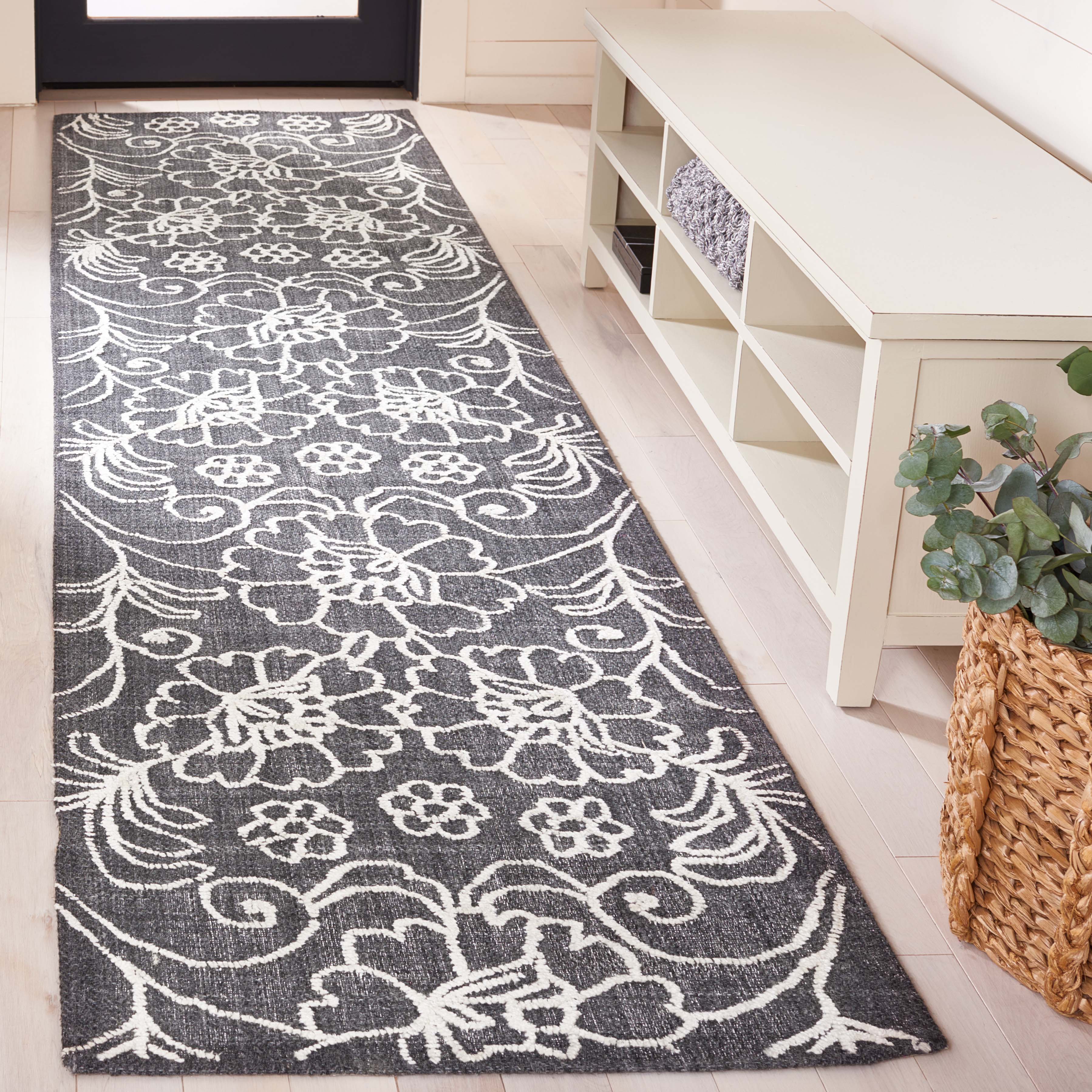 Safavieh Marbella 323 Rug, MRB323 - Black / Ivory