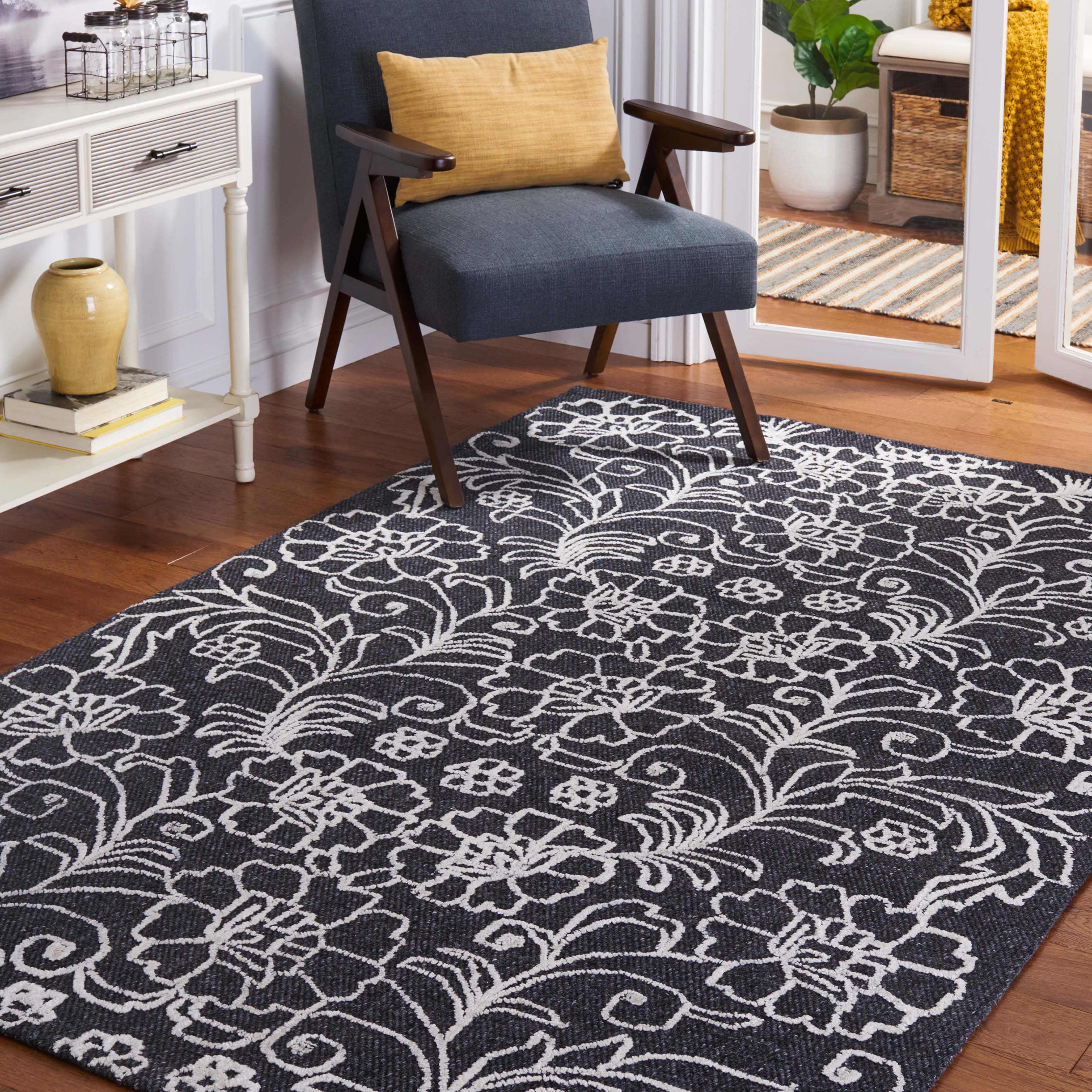 Safavieh Marbella 323 Rug, MRB323 - Black / Ivory