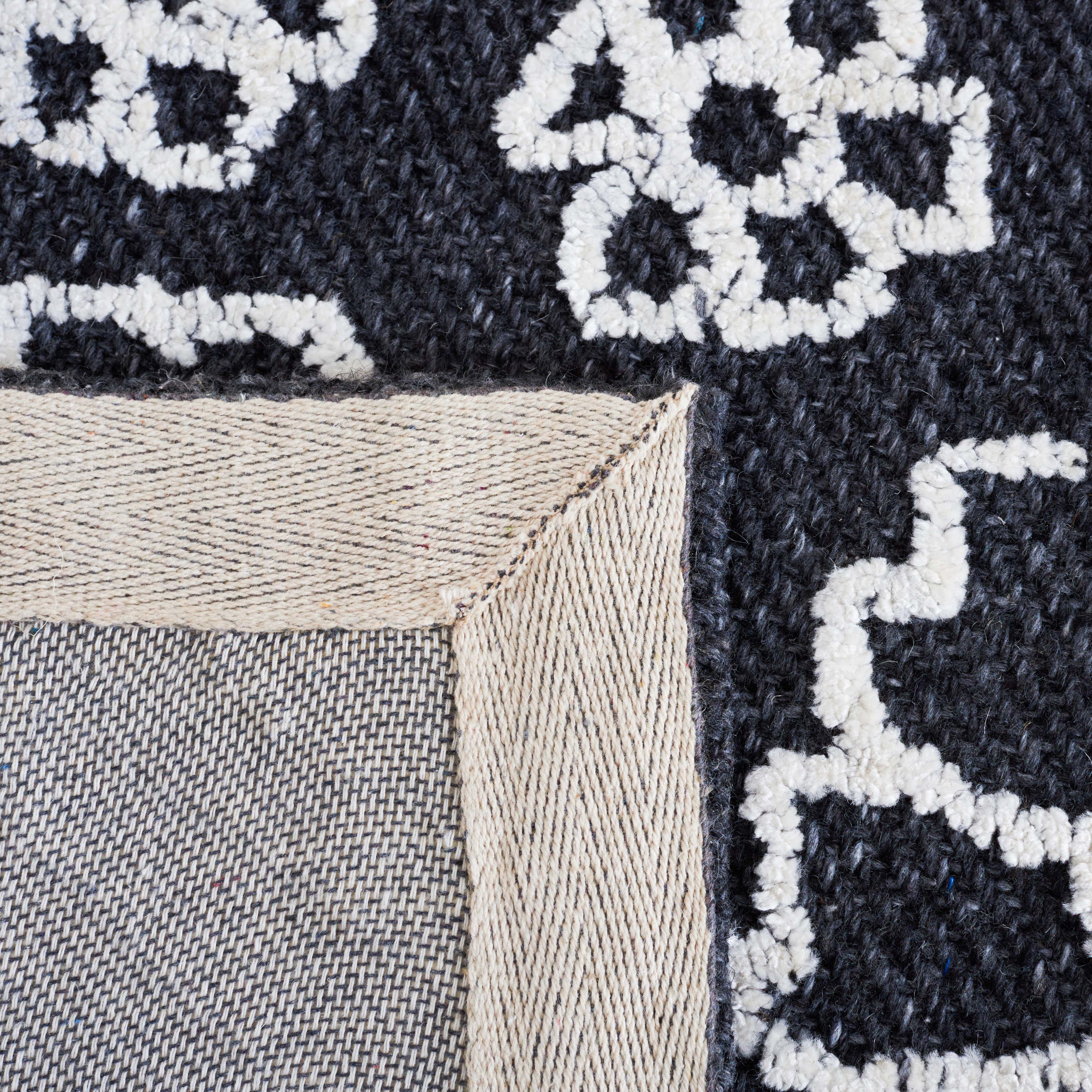 Safavieh Marbella 323 Rug, MRB323 - Black / Ivory