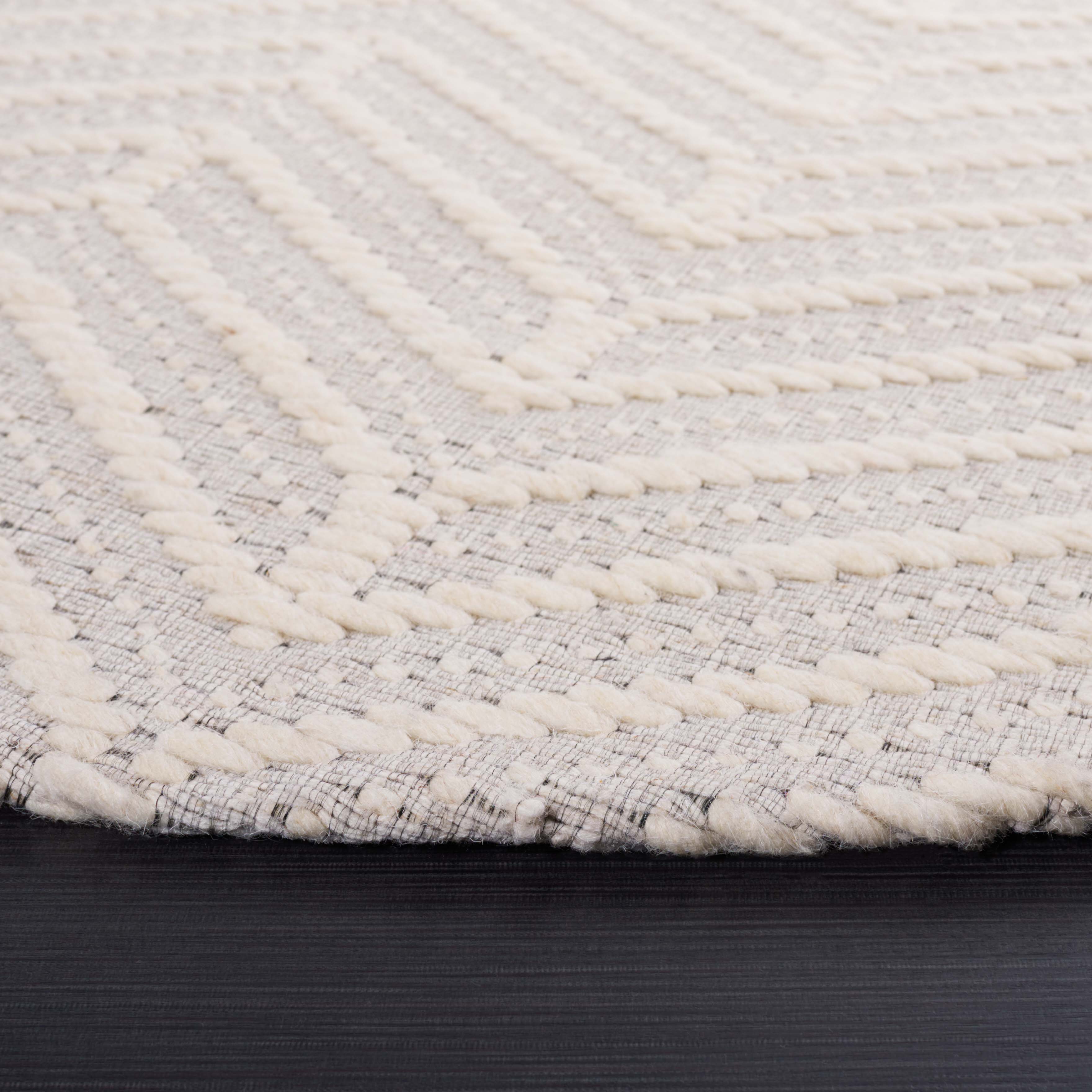 Safavieh Marbella 324 Rug, MRB324 - Ivory / Beige