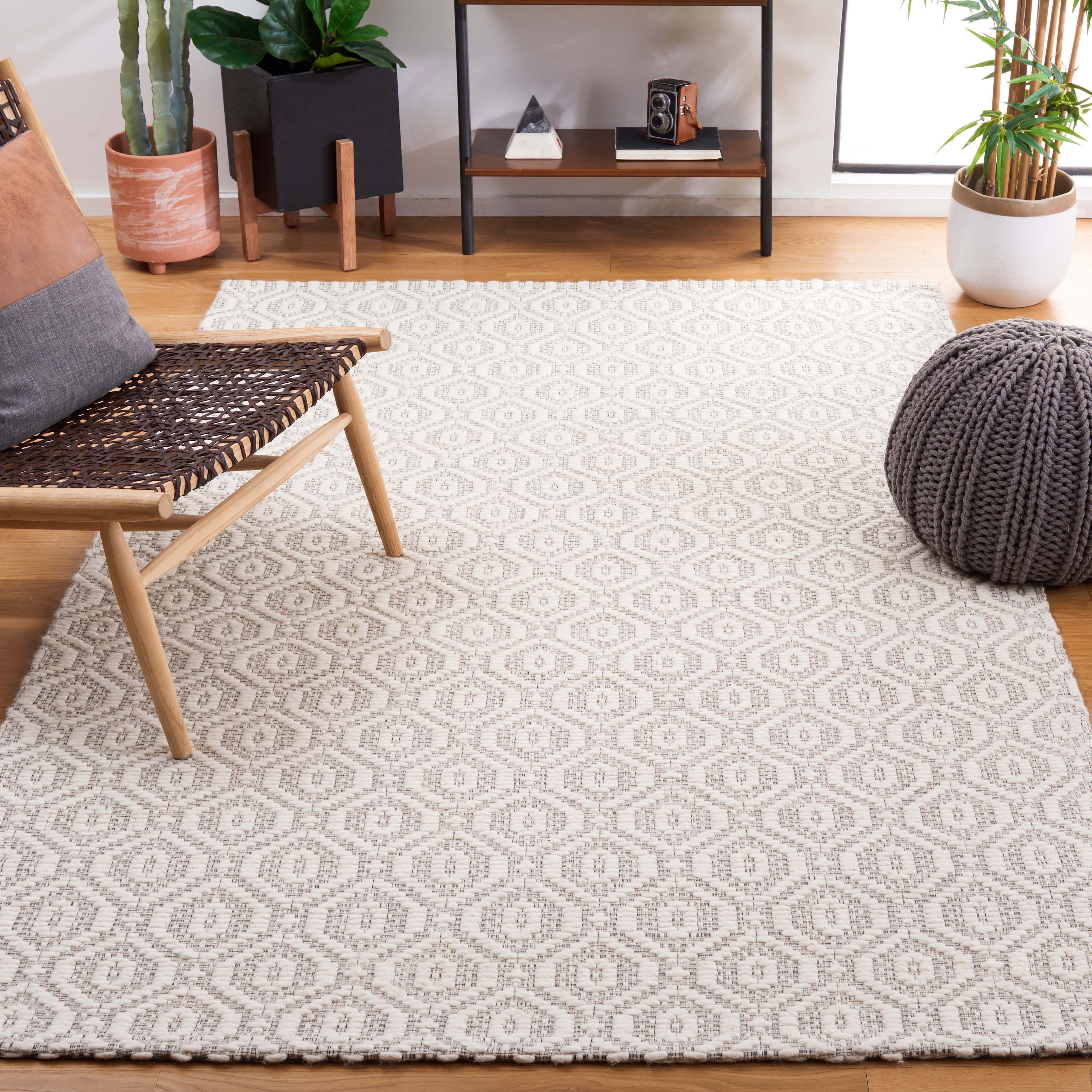 Safavieh Marbella 325 Rug, MRB325 - Ivory / Beige