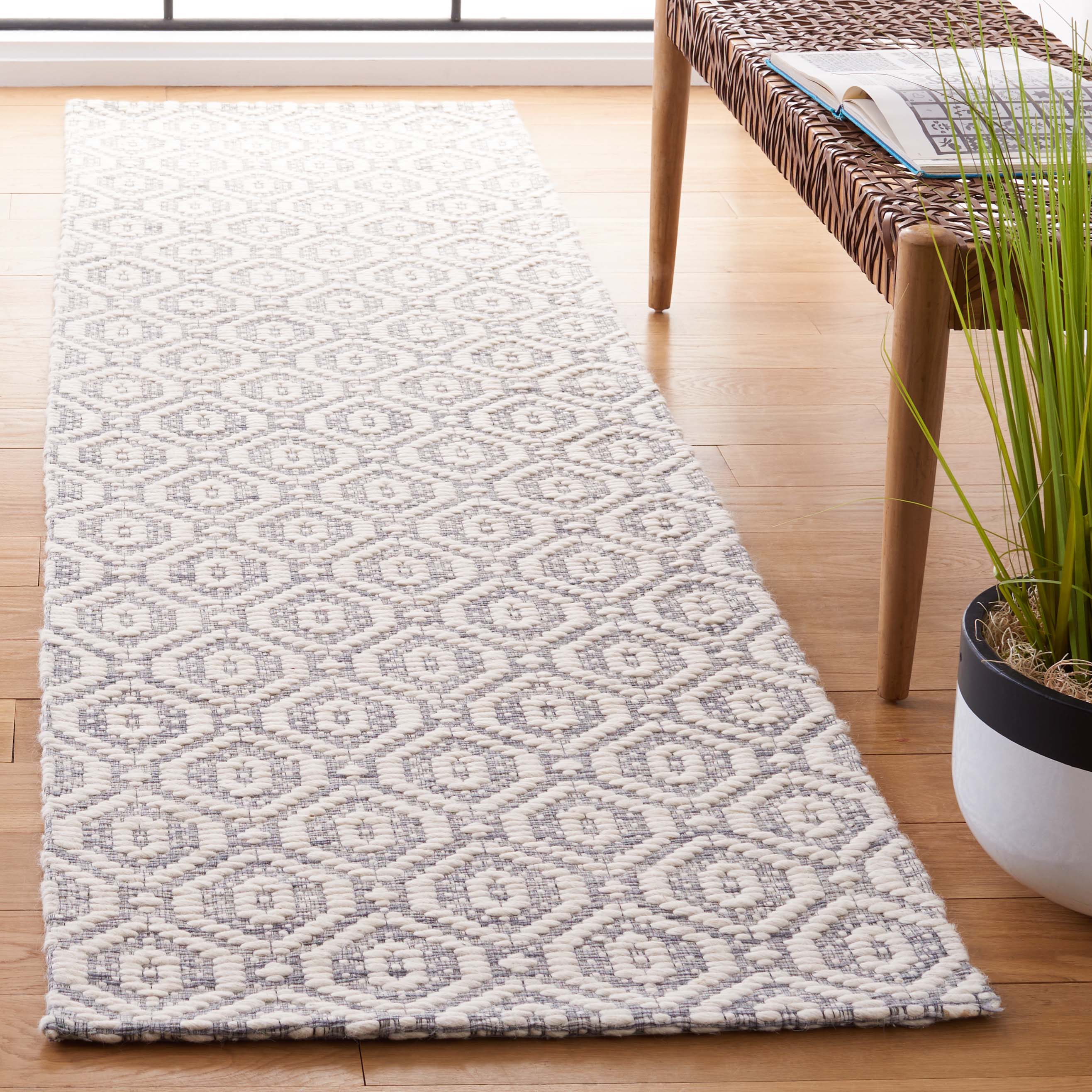 Safavieh Marbella 325 Rug, MRB325 - Grey / Ivory