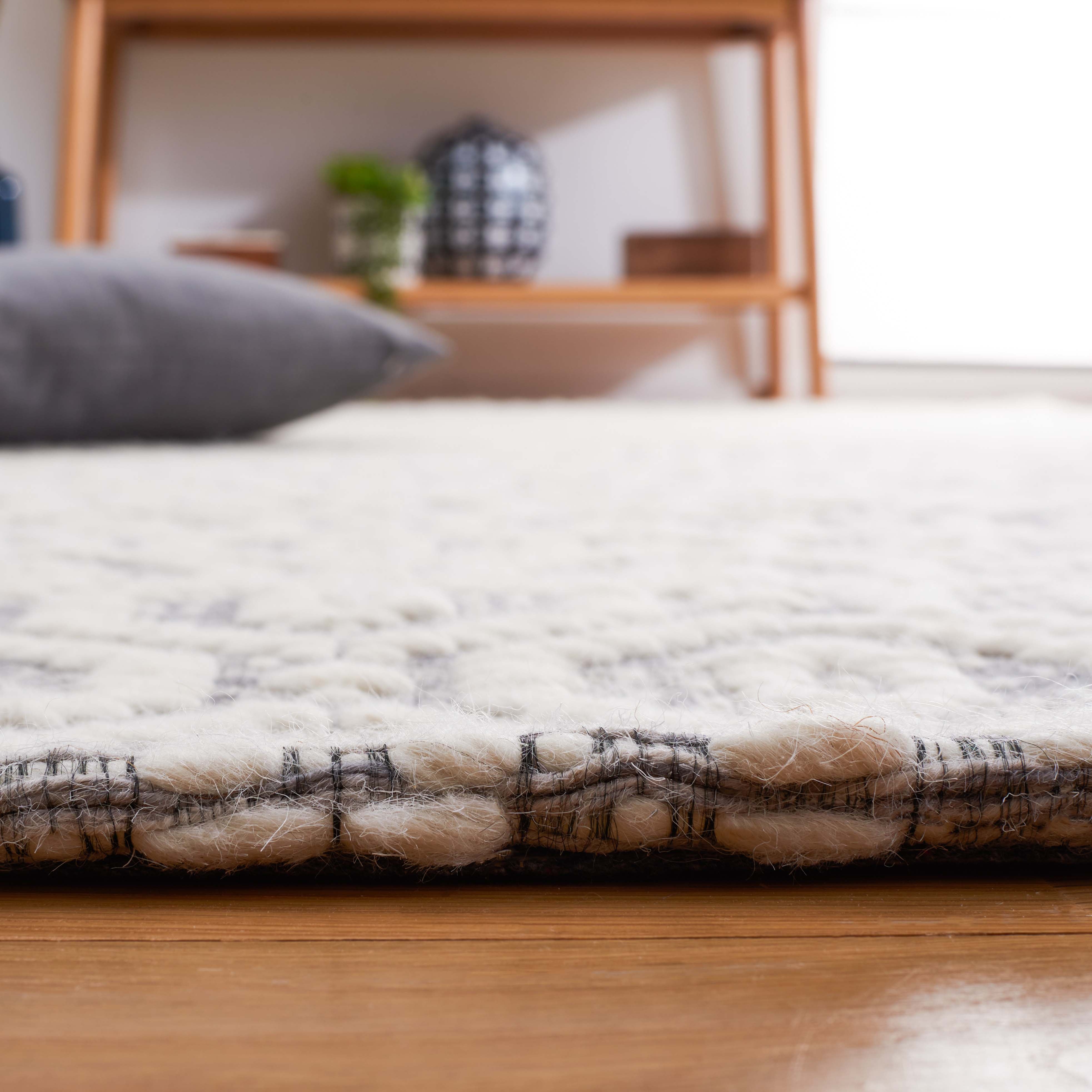 Safavieh Marbella 325 Rug, MRB325 - Grey / Ivory