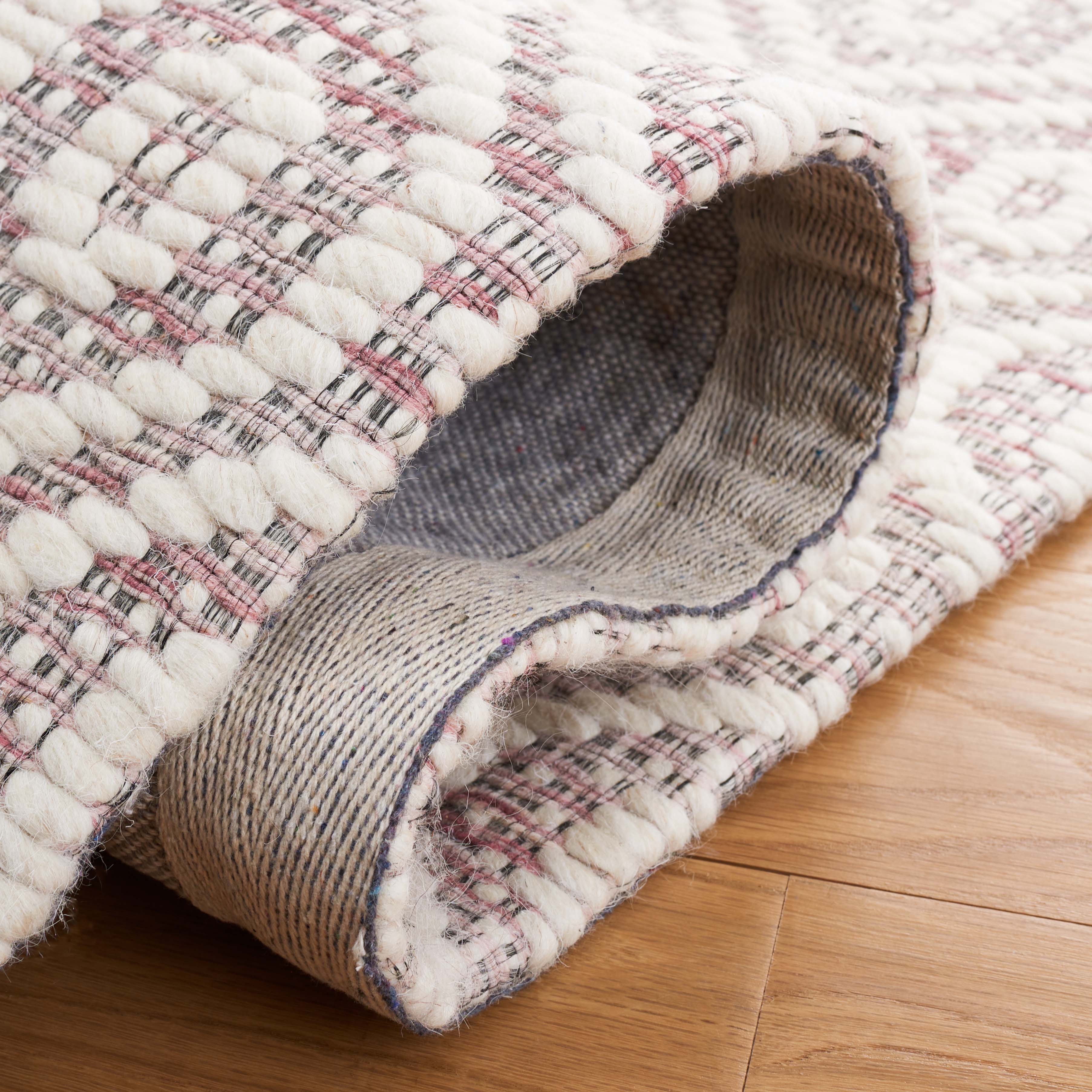 Safavieh Marbella 325 Rug, MRB325 - Pink / Ivory