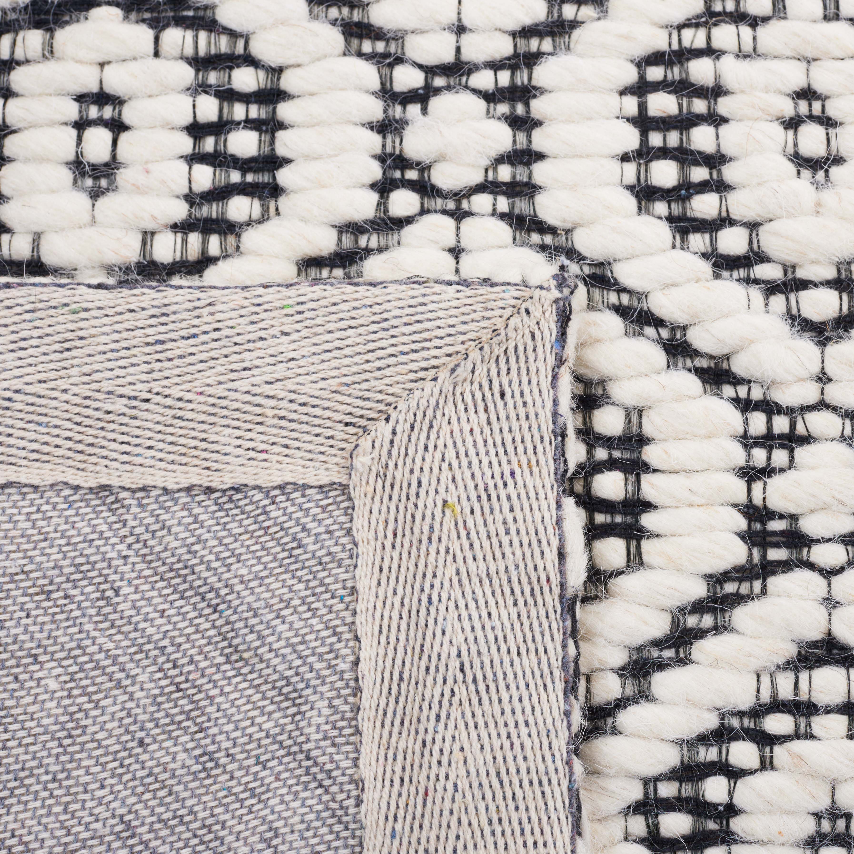 Safavieh Marbella 325 Rug, MRB325 - Black / Ivory