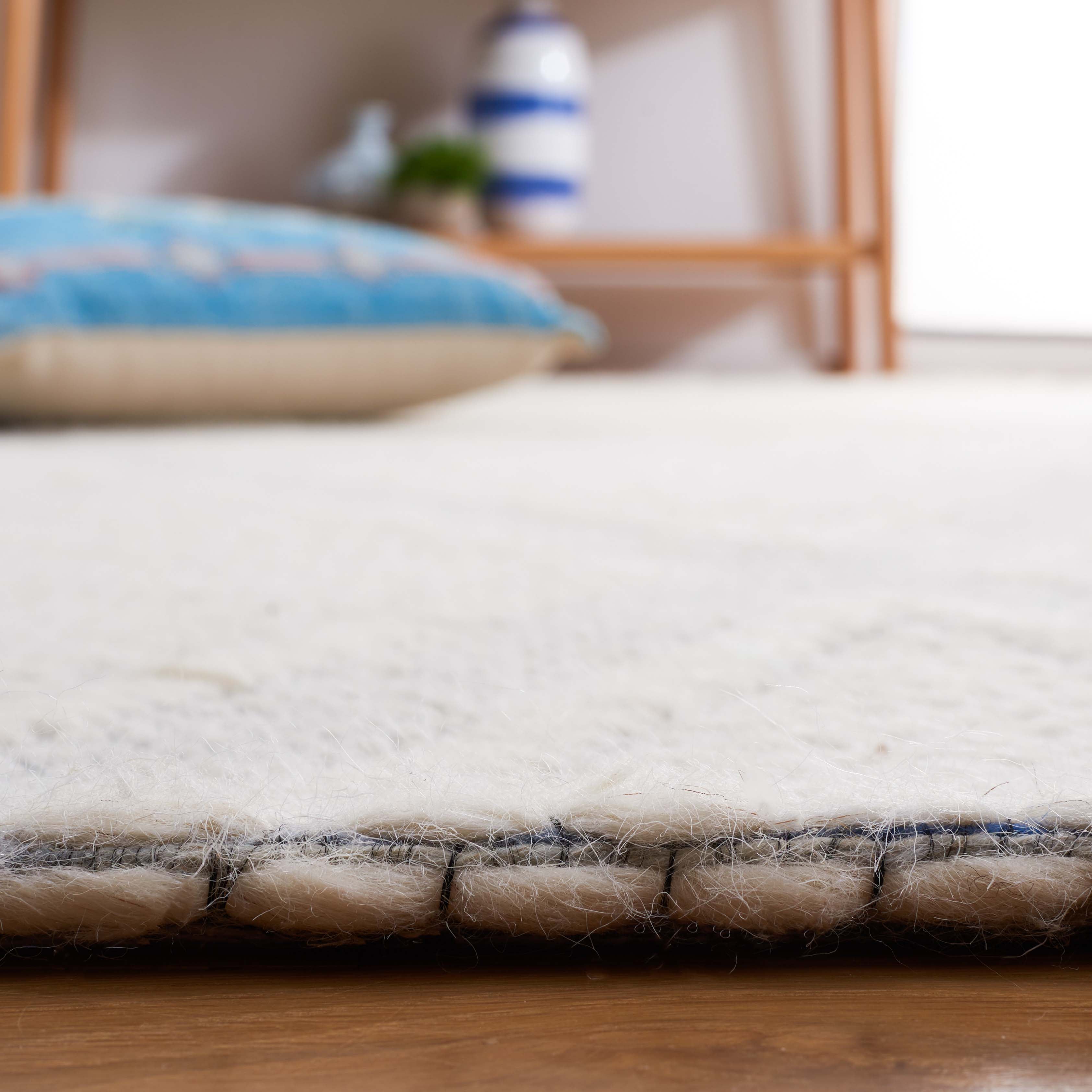 Safavieh Marbella 326 Rug, MRB326 - Navy / Ivory