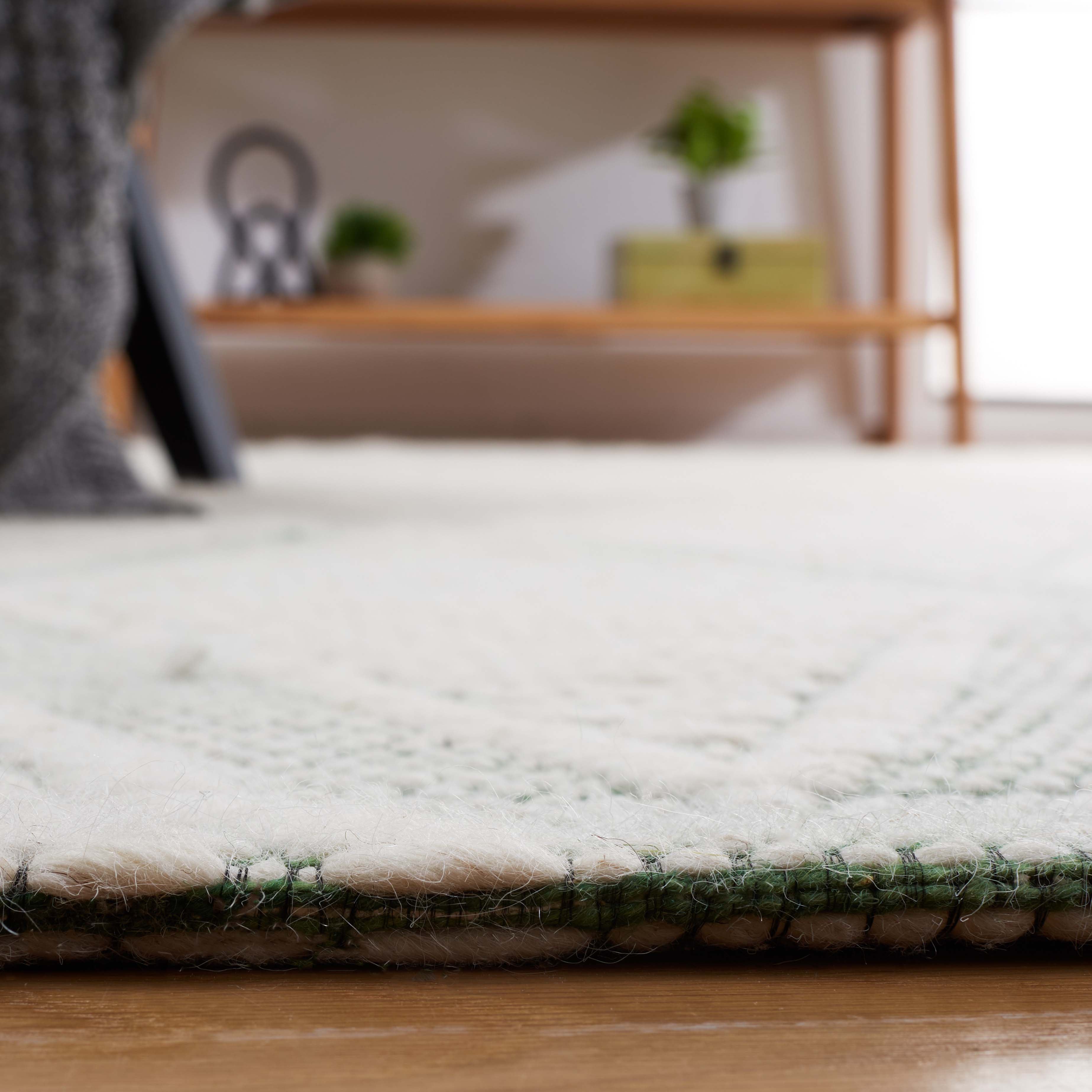 Safavieh Marbella 326 Rug, MRB326 - Green / Ivory