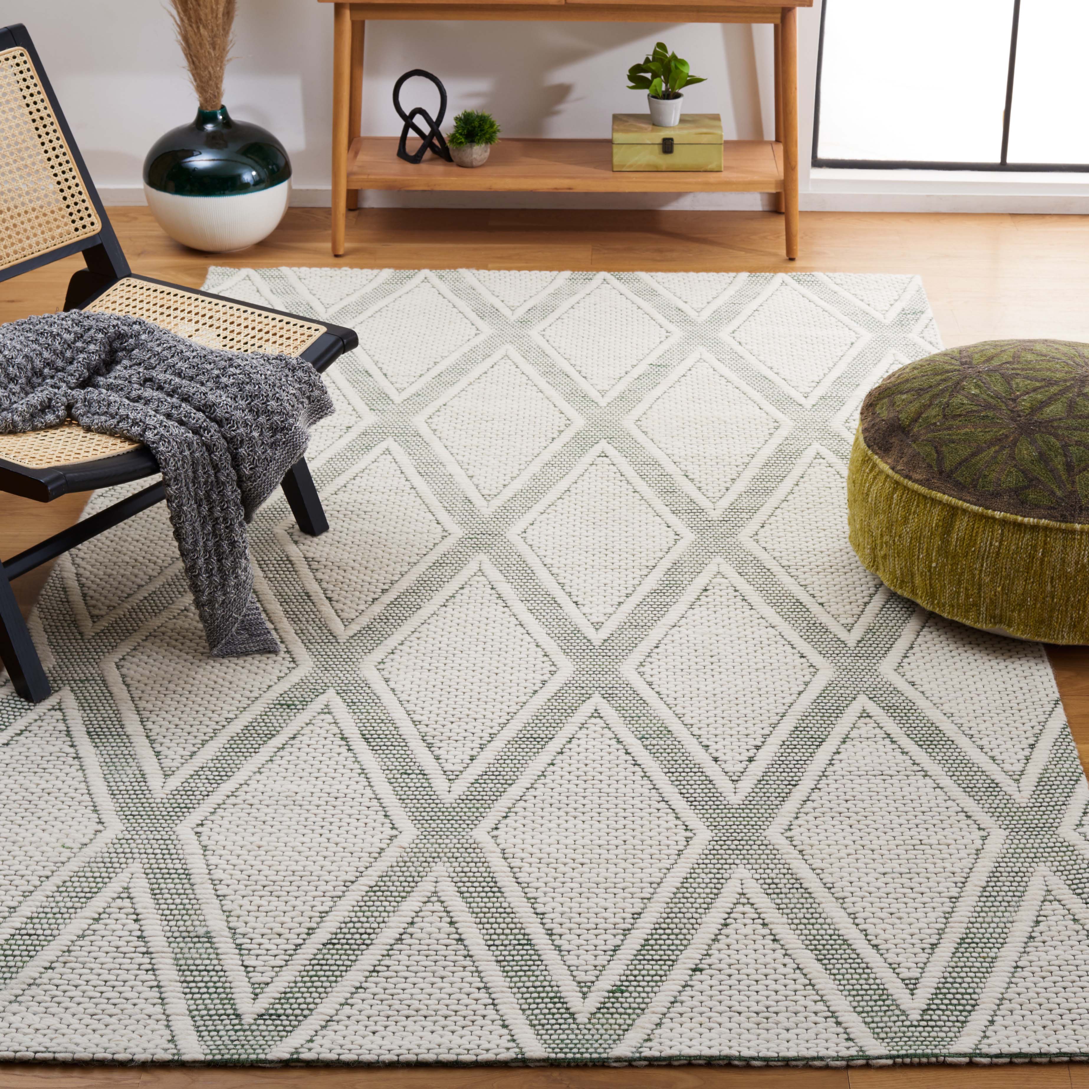 Safavieh Marbella 326 Rug, MRB326 - Green / Ivory