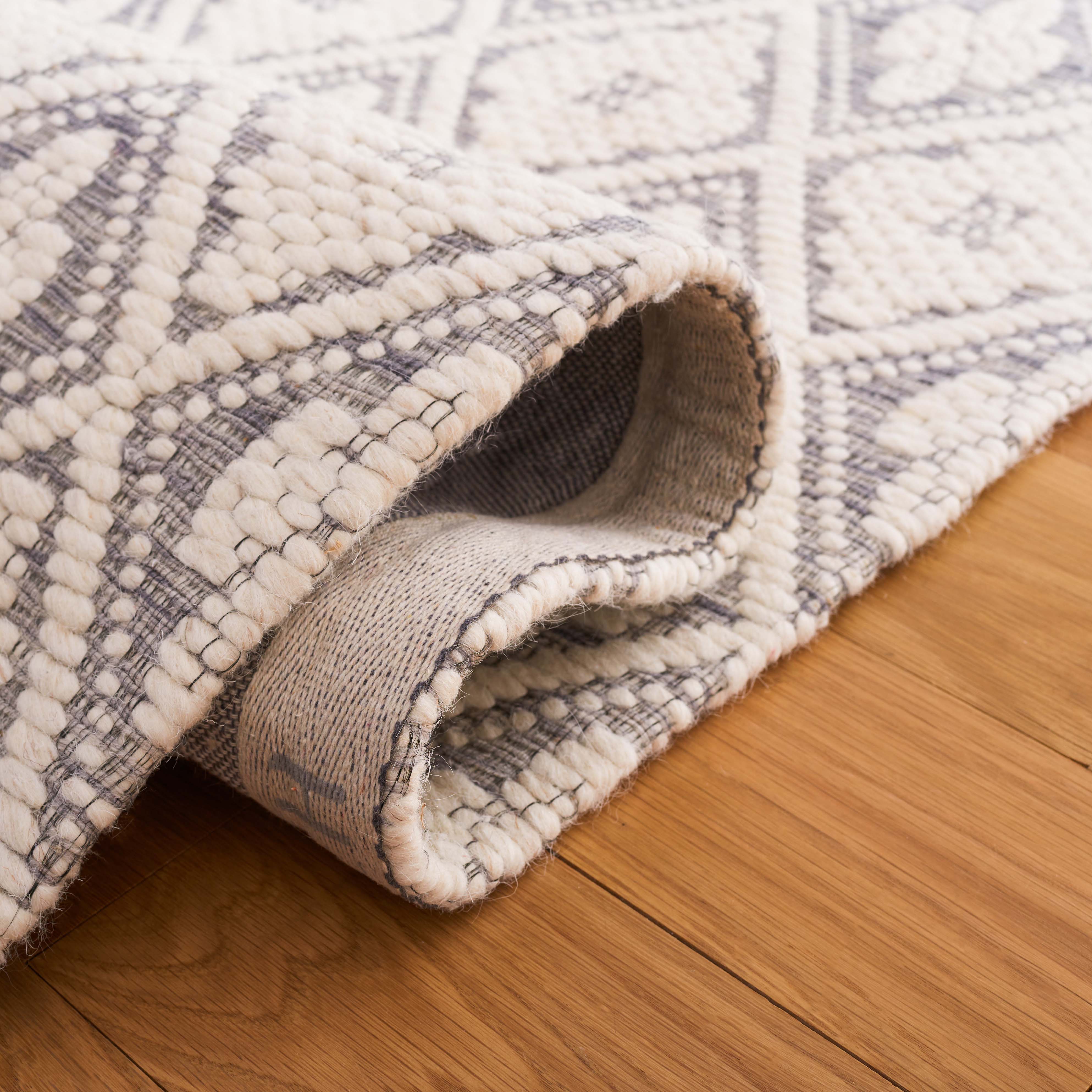 Safavieh Marbella 328 Rug, MRB328 - Grey / Ivory