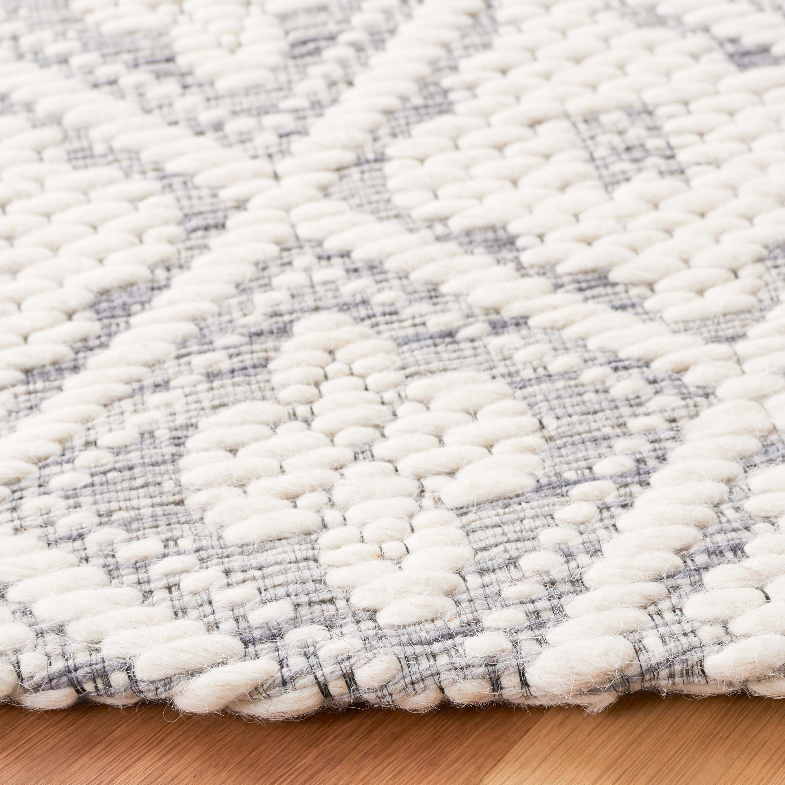 Safavieh Marbella 328 Rug, MRB328 - Grey / Ivory