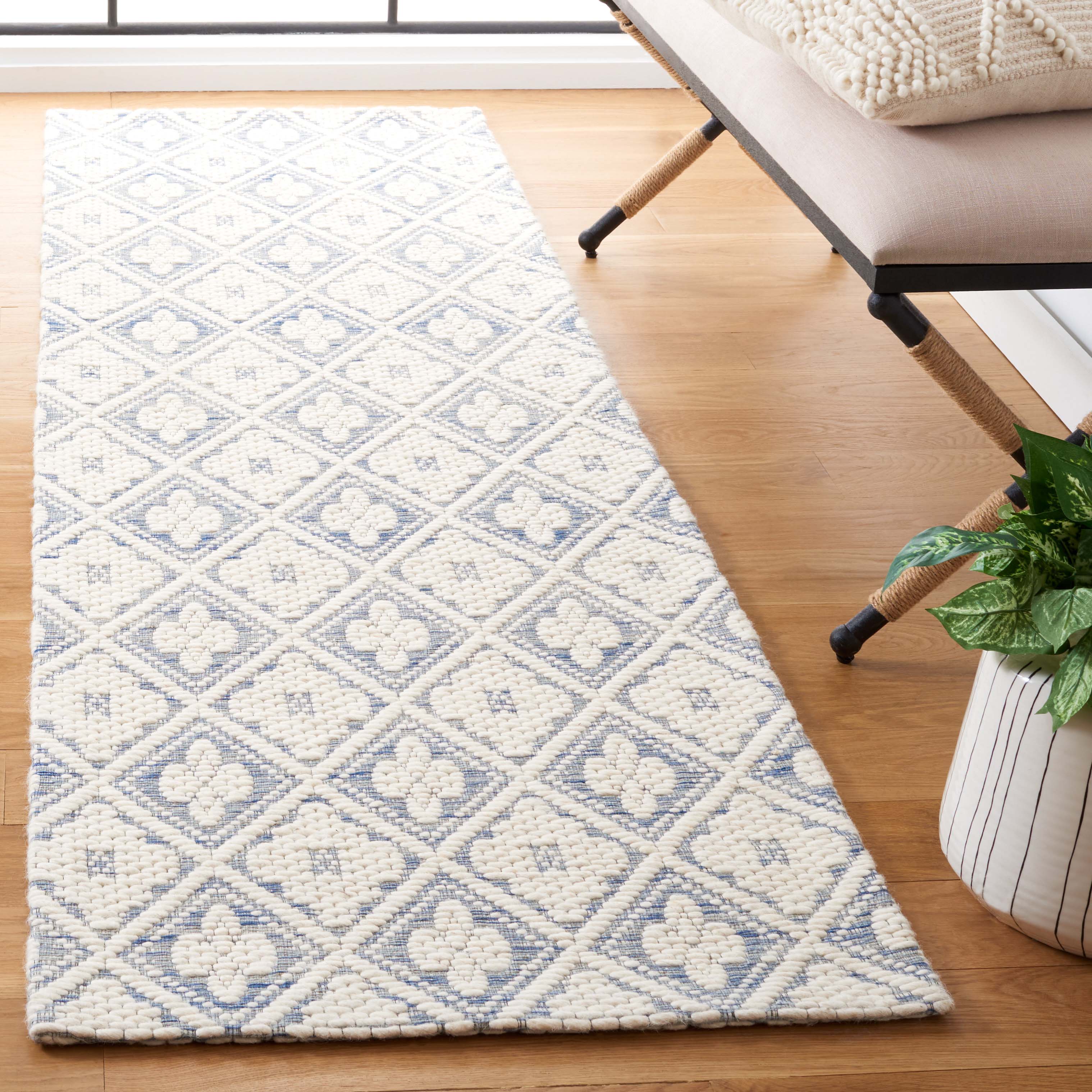 Safavieh Marbella 328 Rug, MRB328 - Blue / Ivory