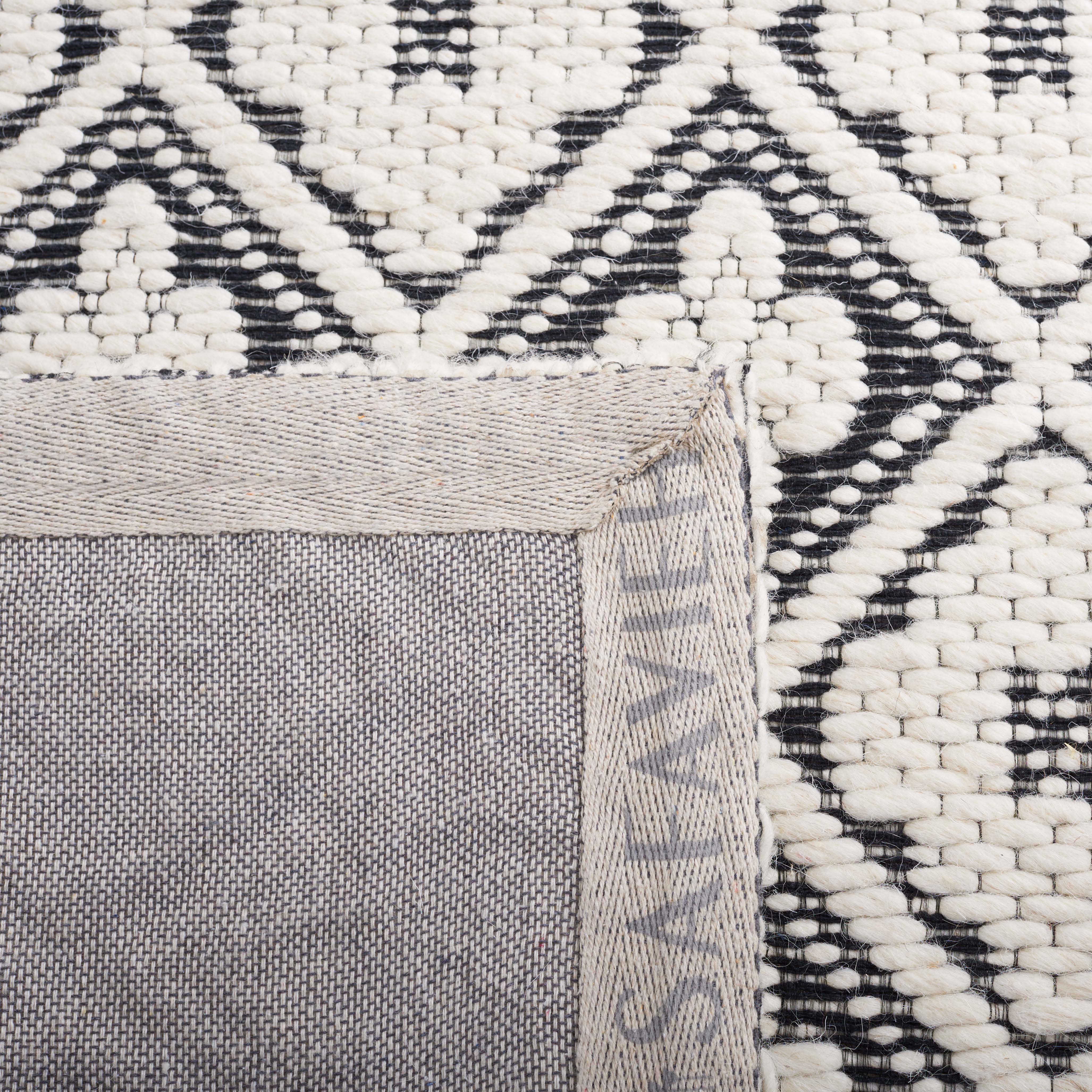 Safavieh Marbella 328 Rug, MRB328 - Black / Ivory