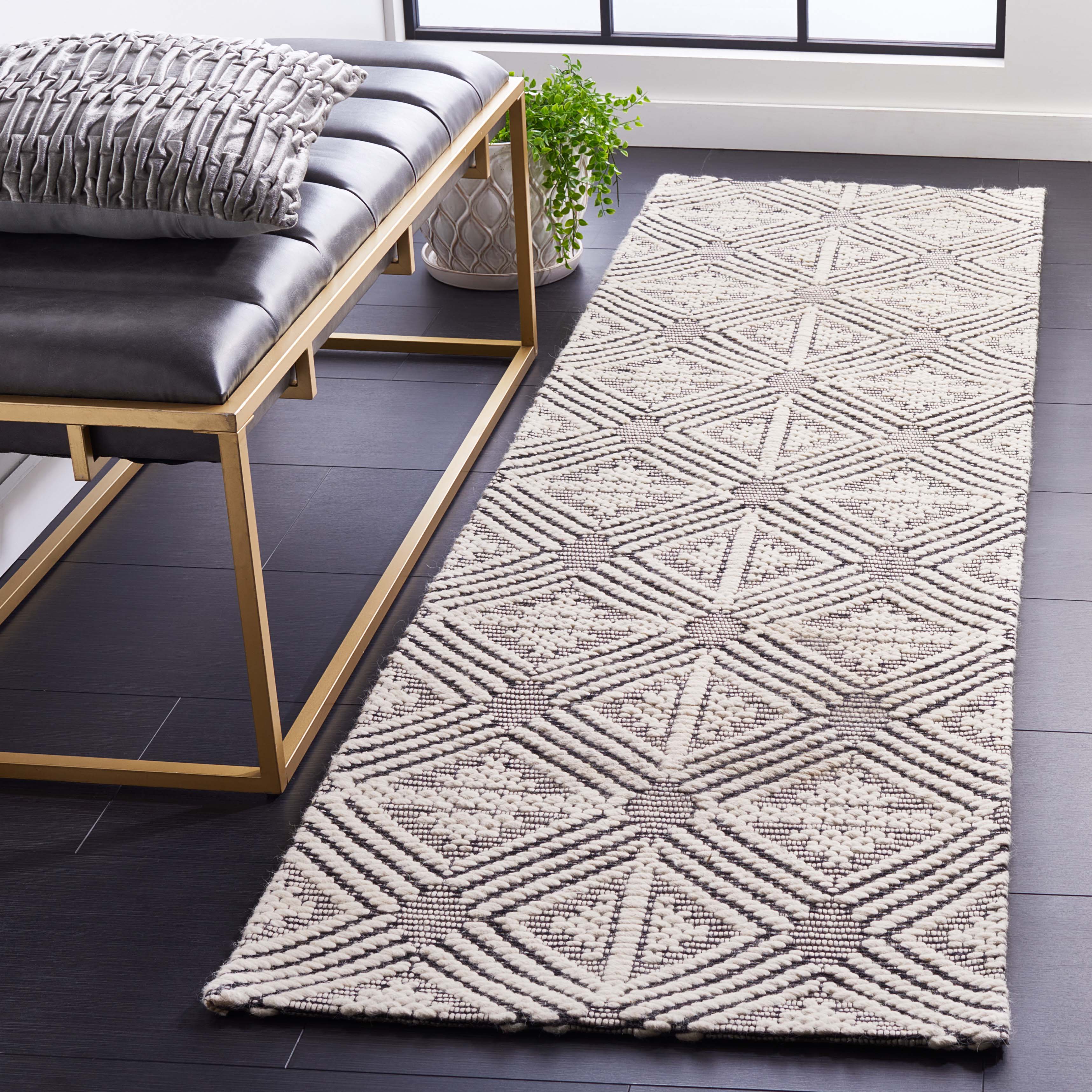 Safavieh Marbella 451 Rug, MRB451 - Ivory / Black
