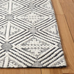 Safavieh Marbella 451 Rug, MRB451 - Ivory / Black