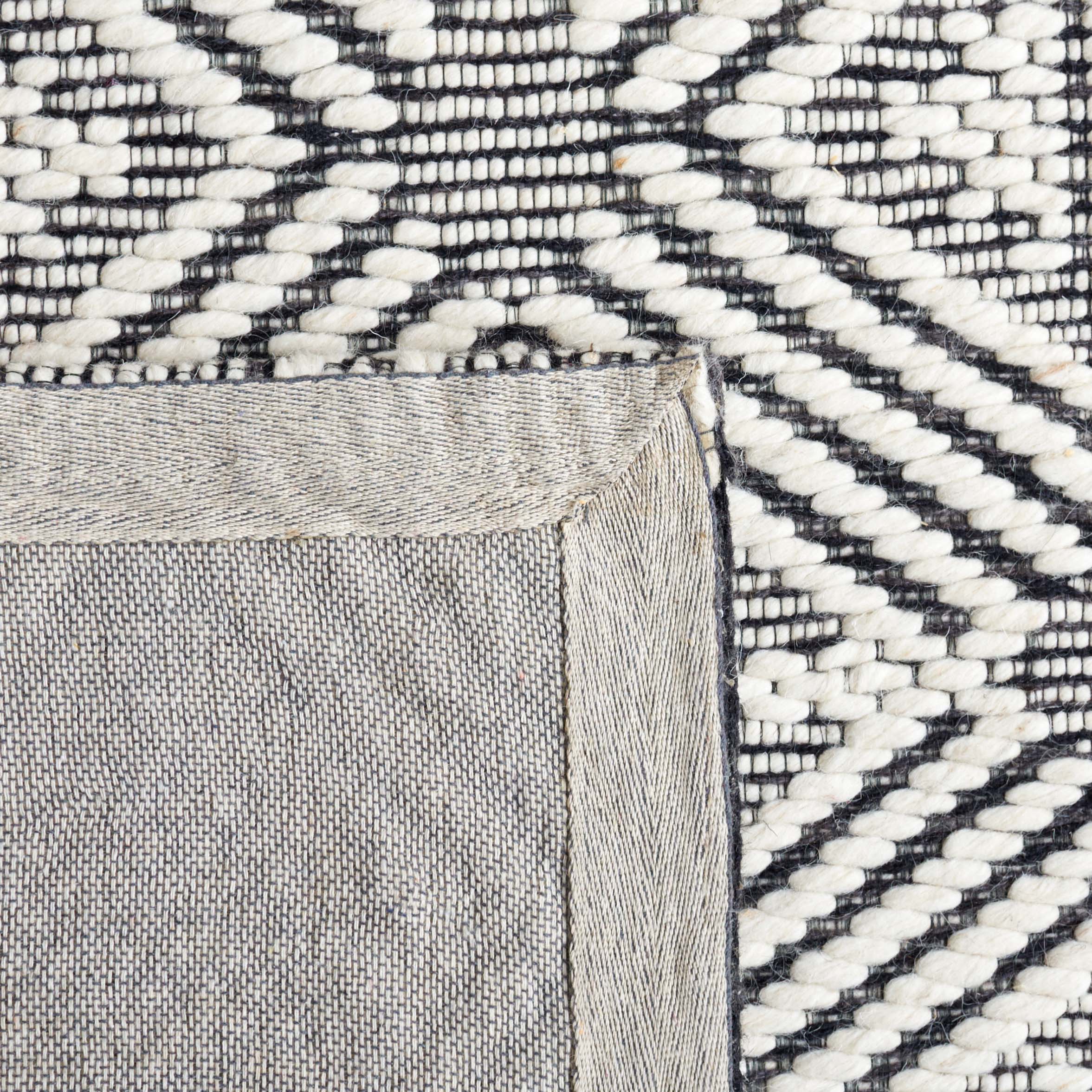 Safavieh Marbella 451 Rug, MRB451 - Ivory / Black