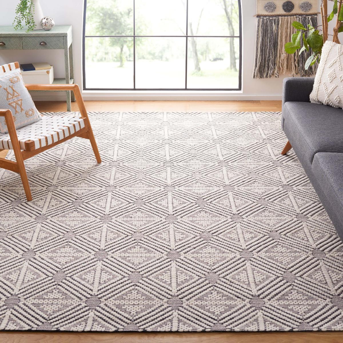 Safavieh Marbella 451 Rug, MRB451 - Ivory / Black