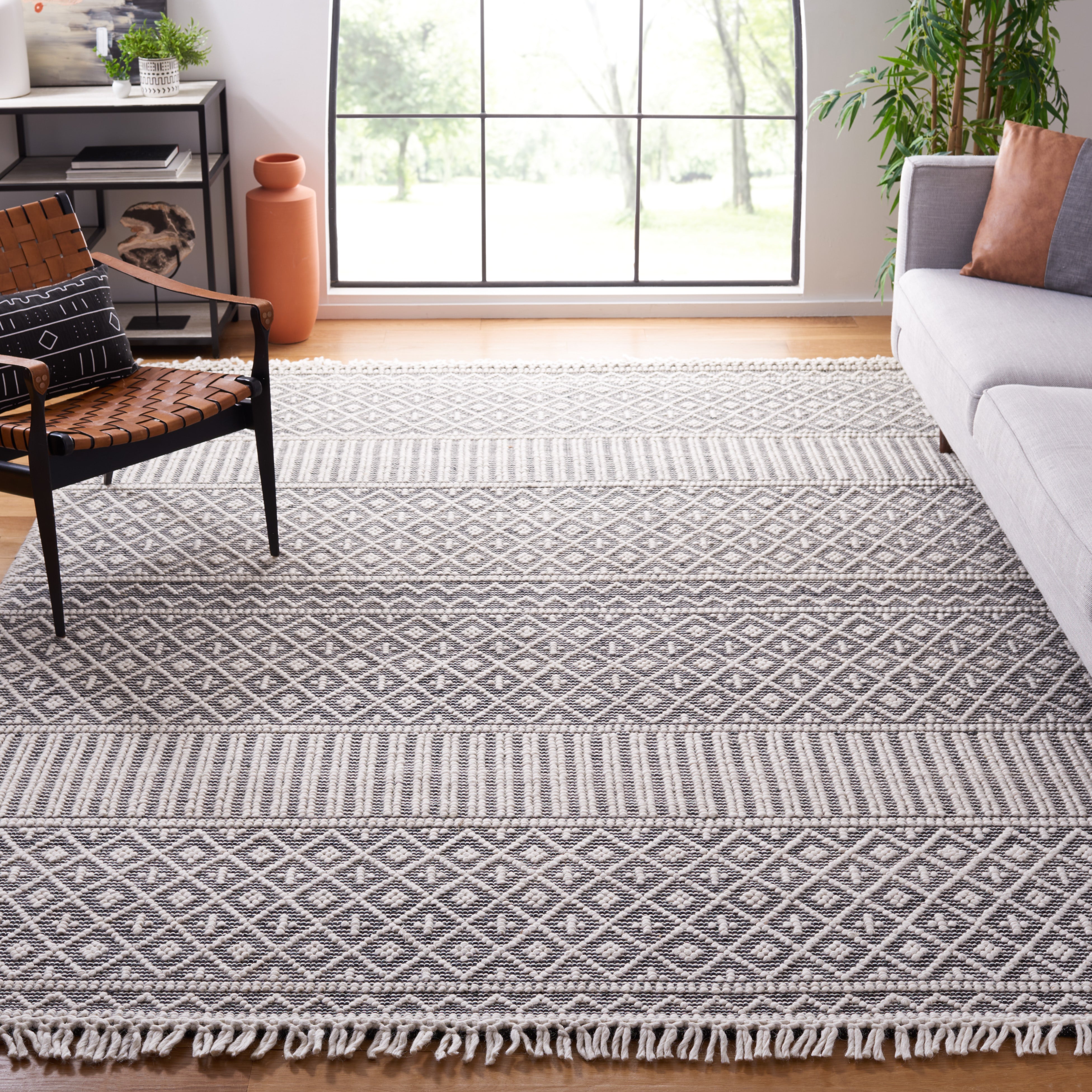 Safavieh Marbella 476 Rug, MRB476 - Ivory / Black