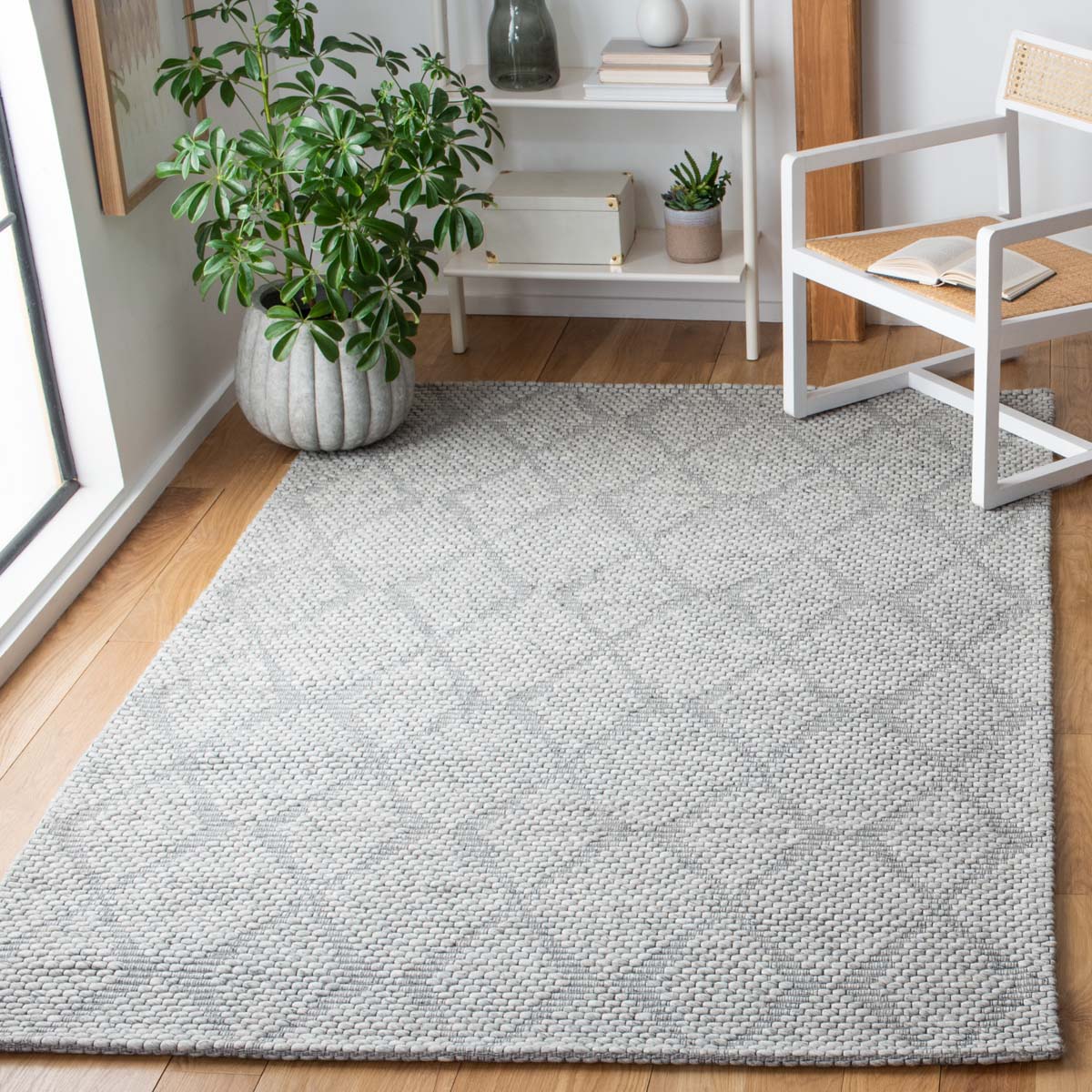 Safavieh Marbella 551 Rug, MRB551 - Silver / Grey