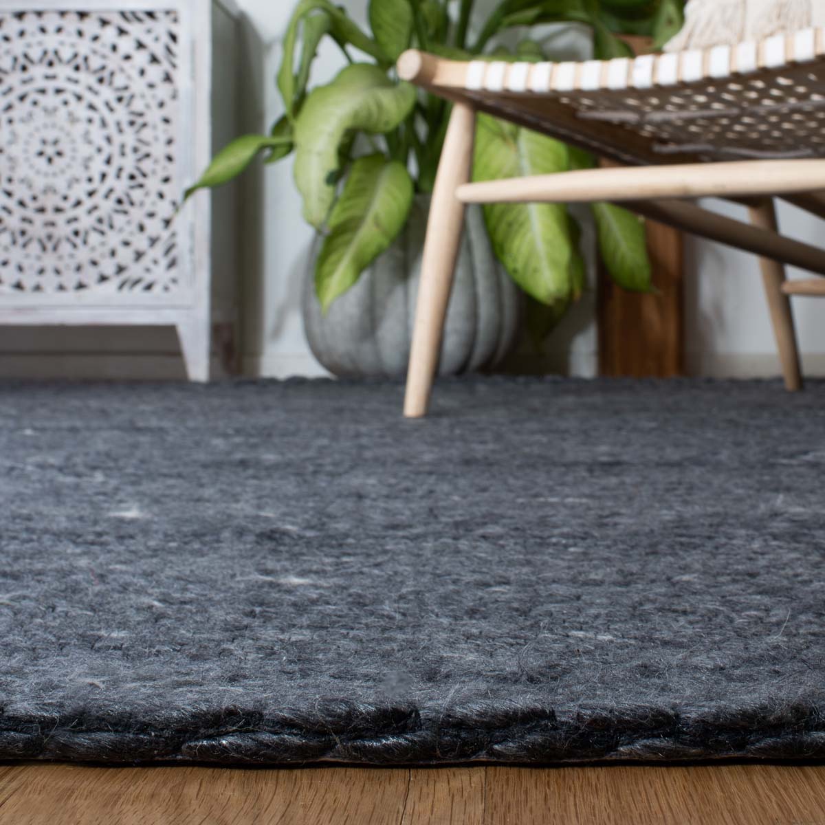 Safavieh Marbella 556 Rug, MRB556 - Charcoal