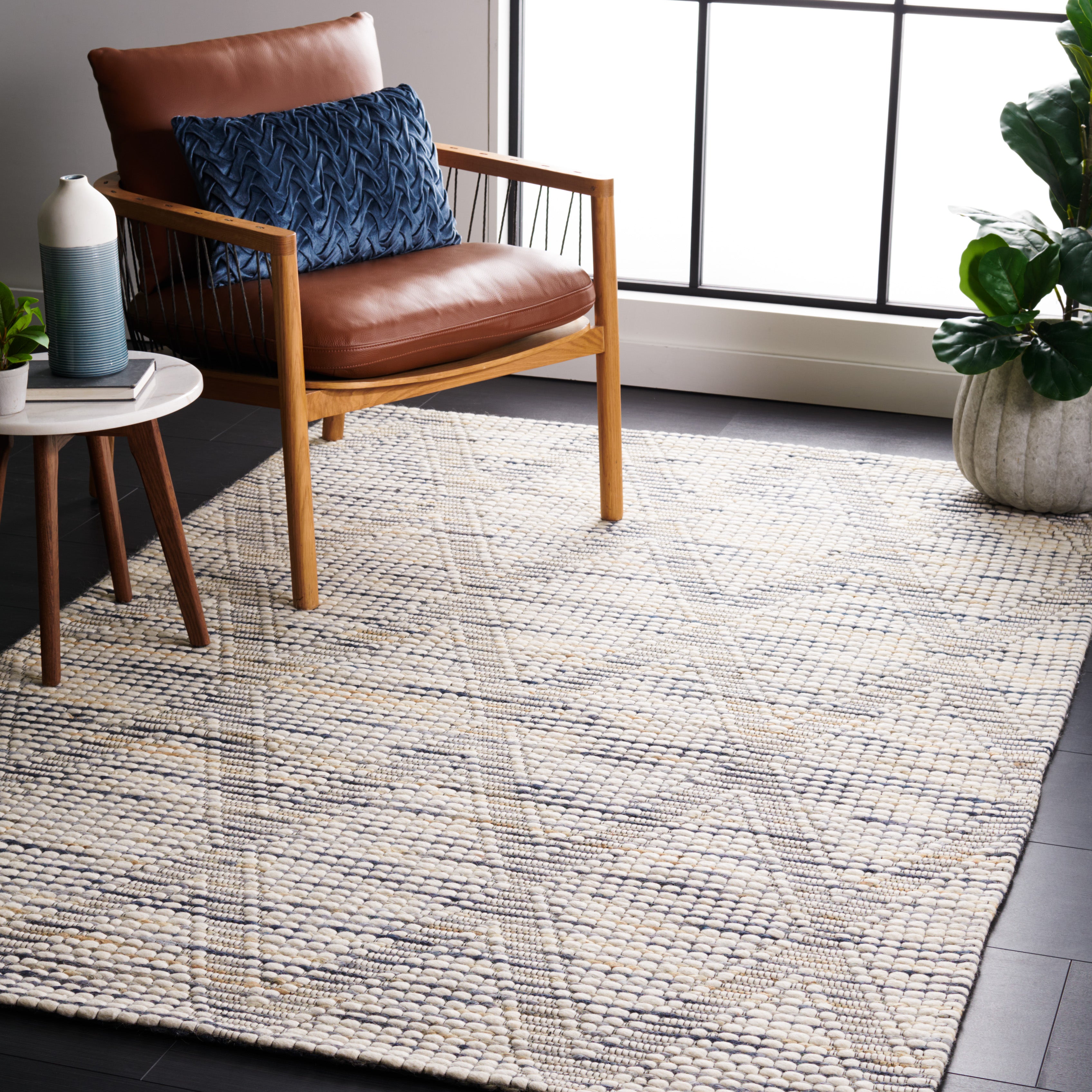 Safavieh Marbella 901 Rug, MRB901 - Ivory / Blue