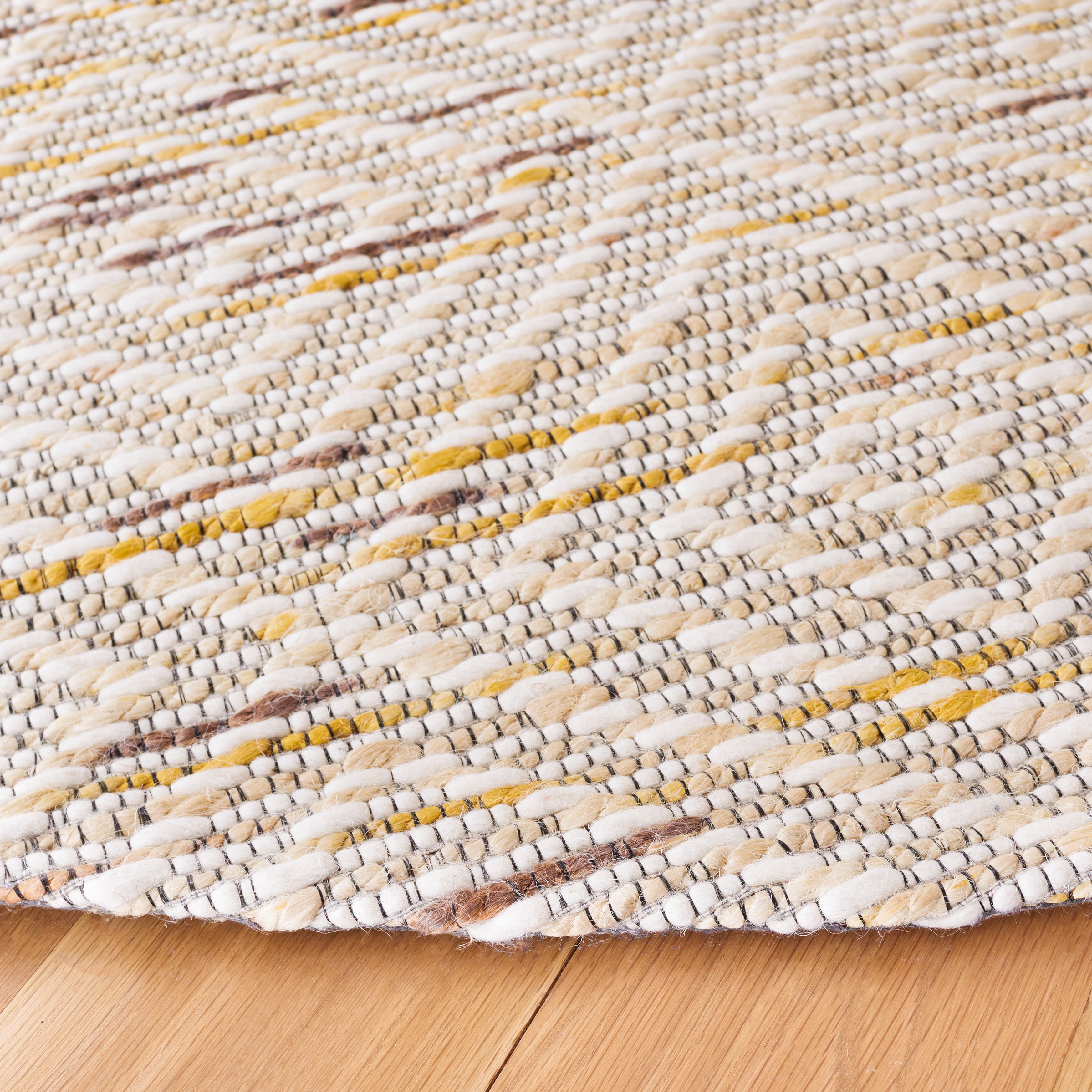 Safavieh Marbella 907 Rug, MRB907 - Ivory / Dark Brown