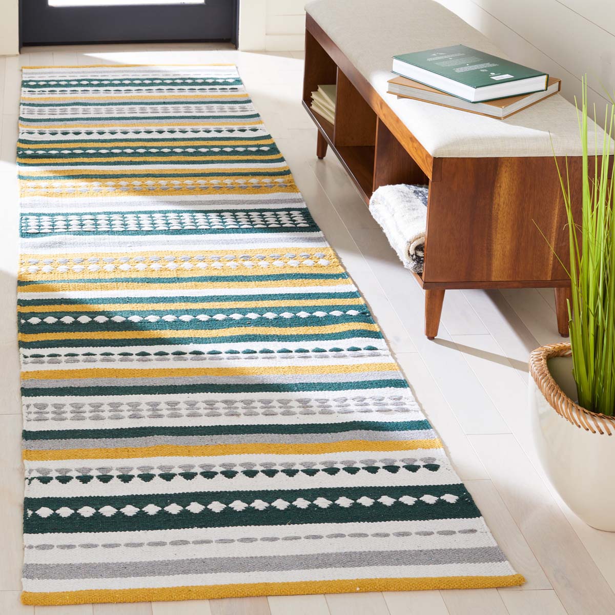 Safavieh Montauk 451 Rug, MTK451 - Yellow / Ivory