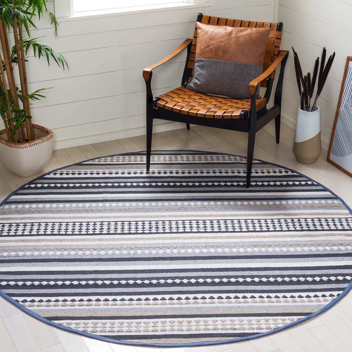 Safavieh Montauk 451 Rug, MTK451 - Grey / Ivory