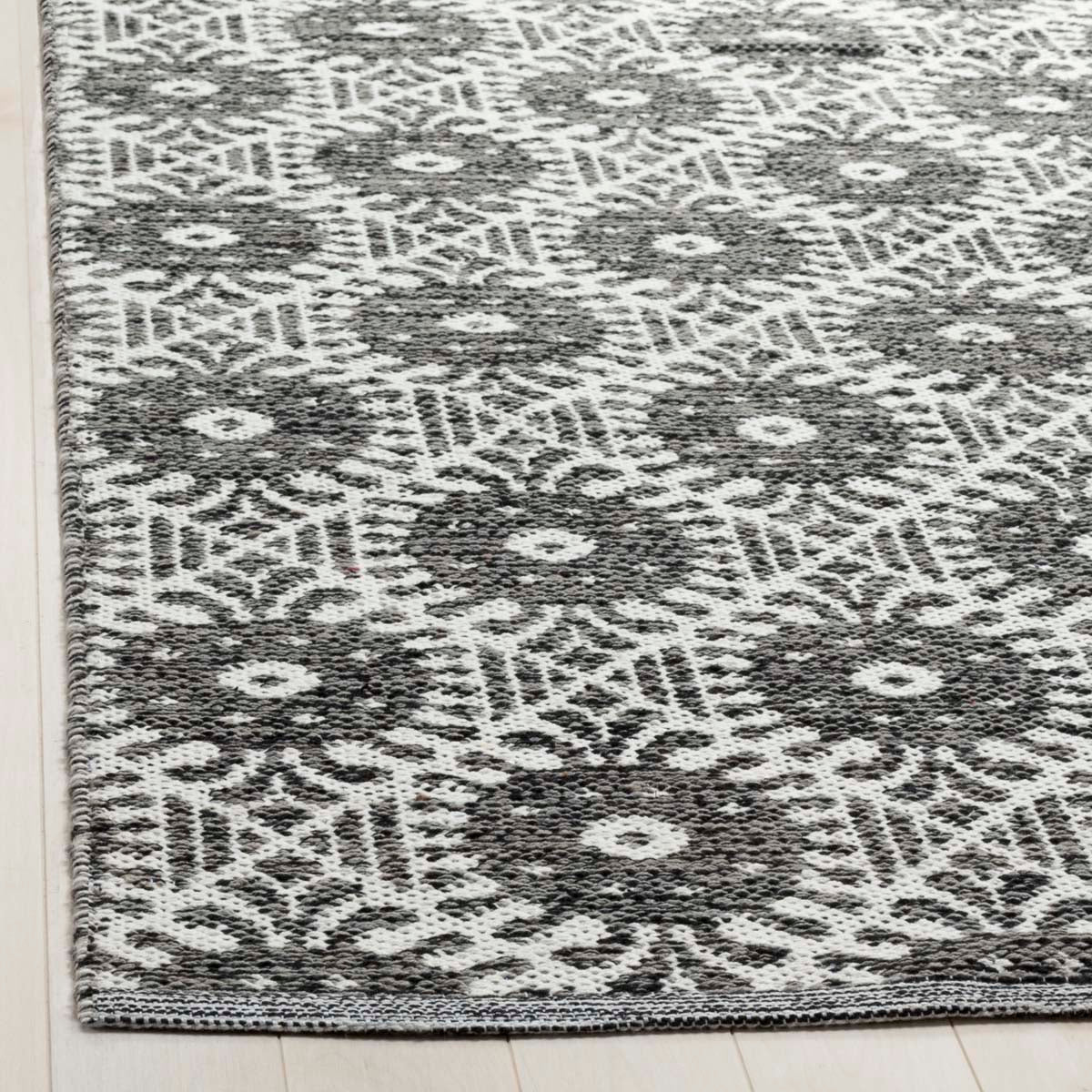Safavieh Montauk 612 Rug, MTK612 - Black / Ivory