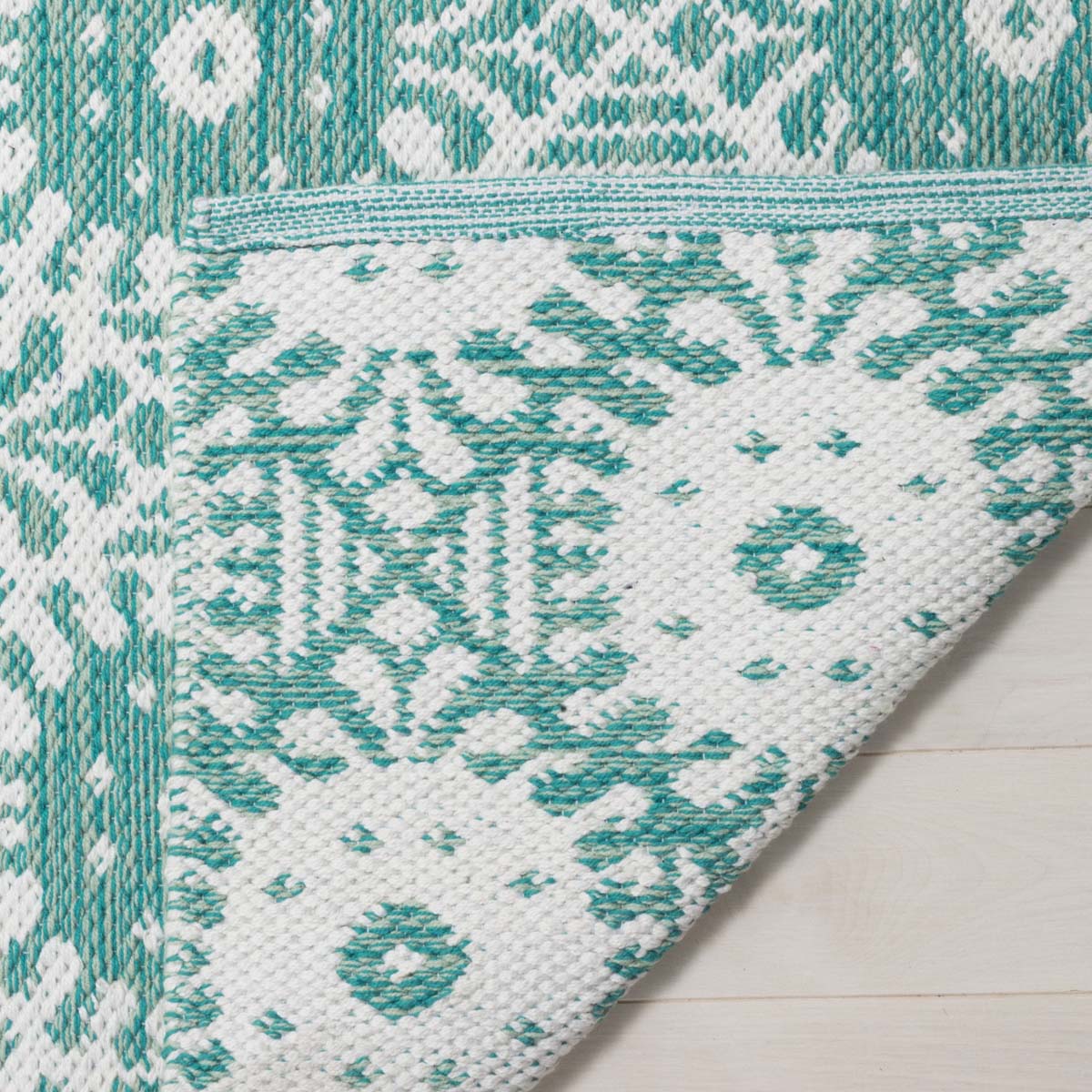 Safavieh Montauk 612 Rug, MTK612 - Aqua / Ivory