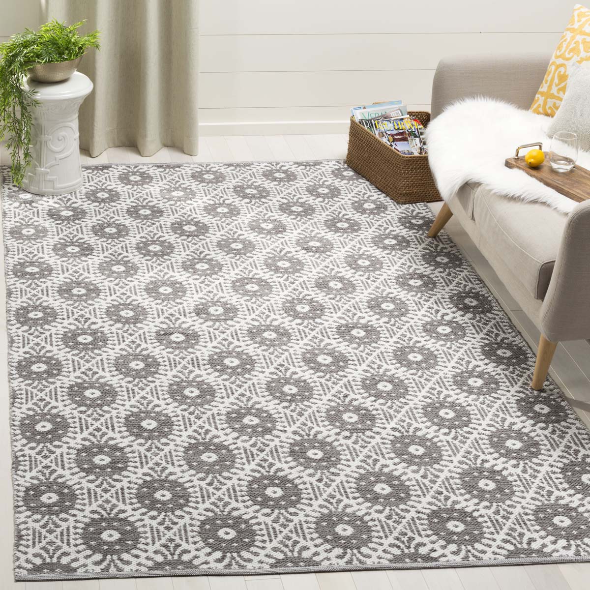 Safavieh Montauk 612 Rug, MTK612 - Charcoal / Ivory