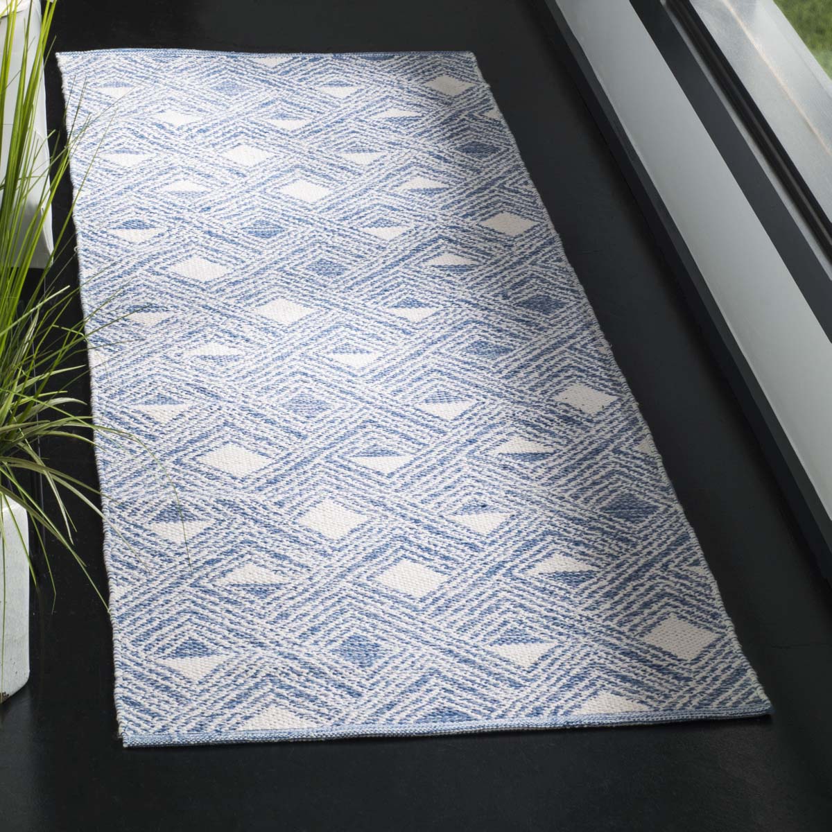 Safavieh Montauk 614 Rug, MTK614 - Blue / Ivory