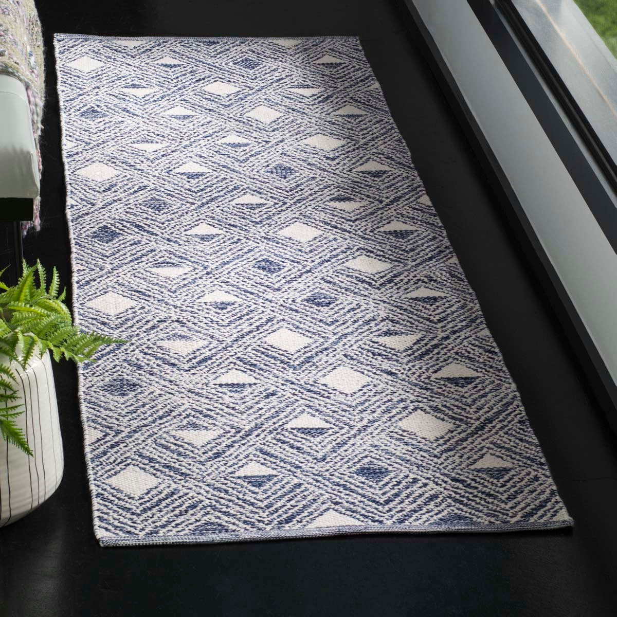 Safavieh Montauk 614 Rug, MTK614 - Navy / Ivory