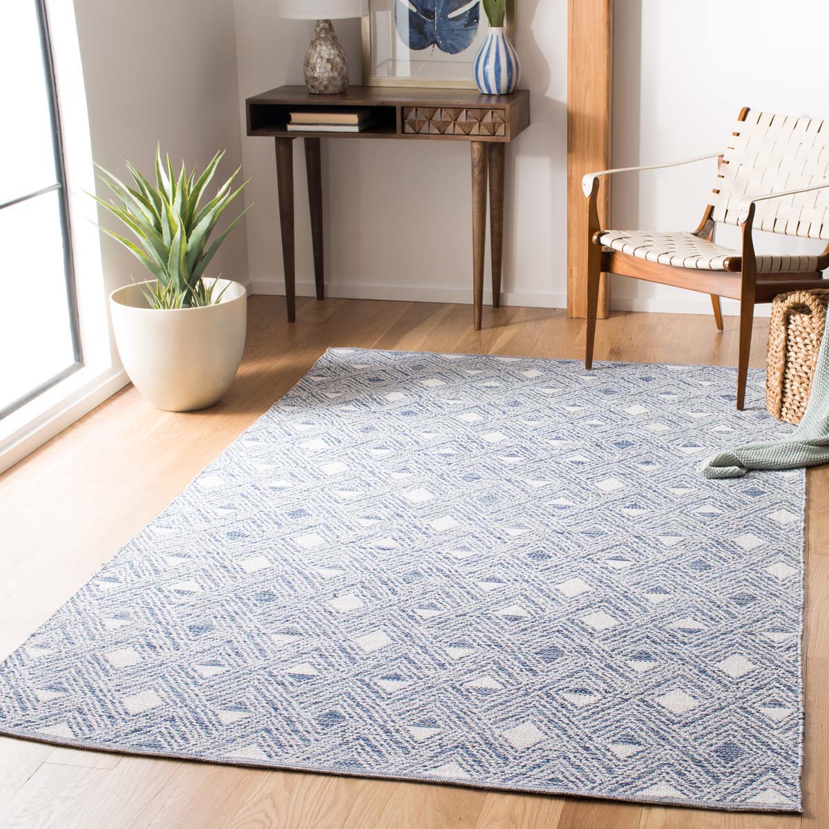 Safavieh Montauk 614 Rug, MTK614 - Navy / Ivory