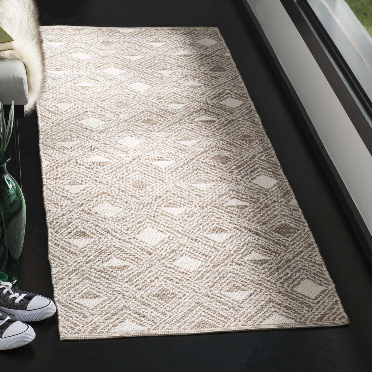 Safavieh Montauk 614 Rug, MTK614 - Beige / Ivory