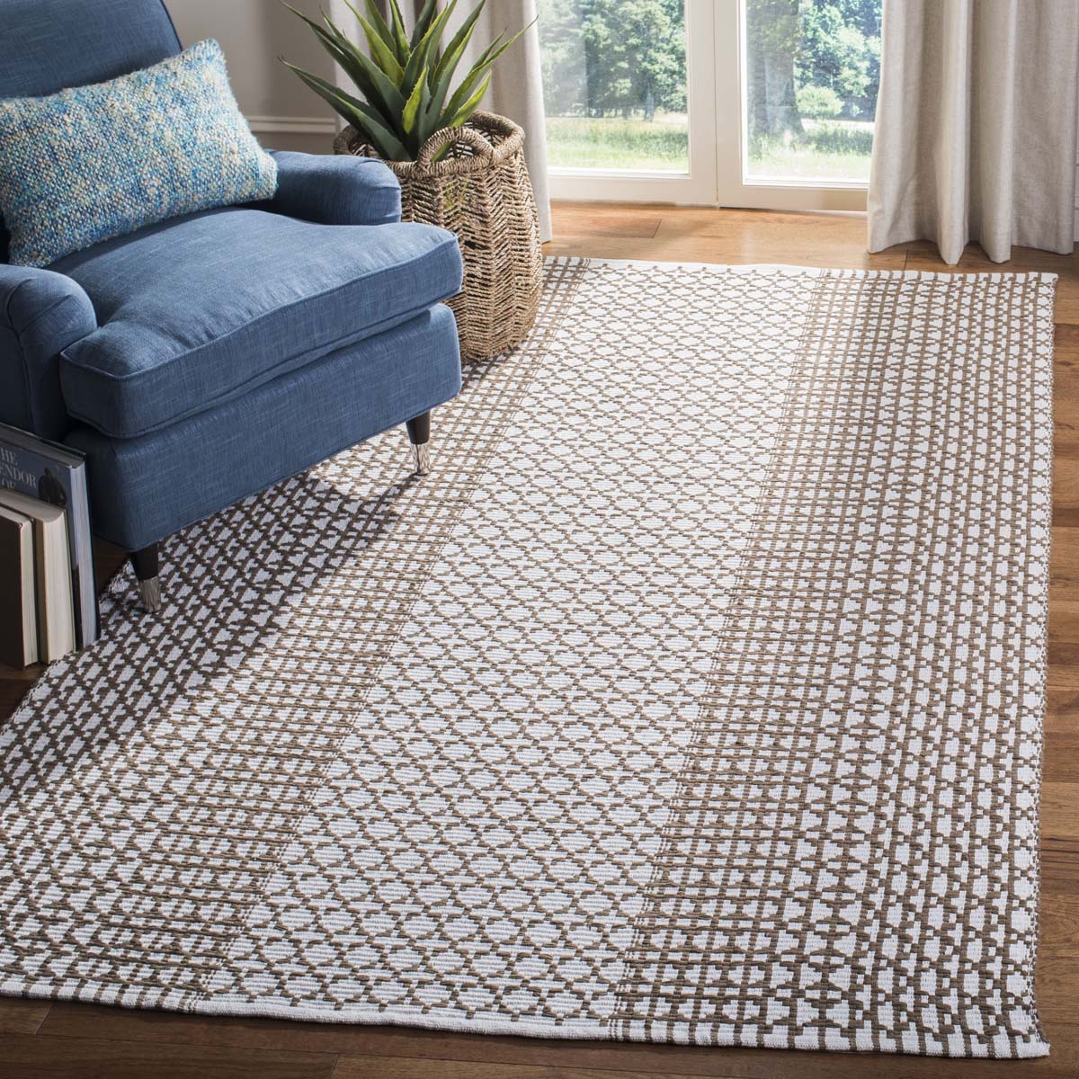 Safavieh Montauk 617 Rug, MTK617 - Taupe / Ivory