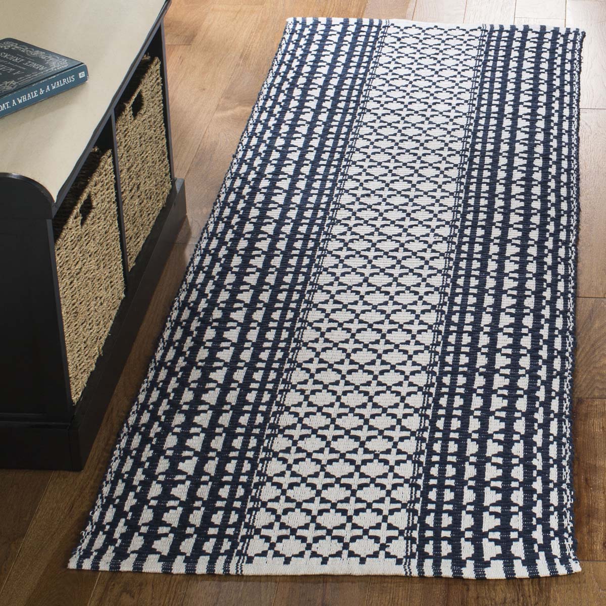Safavieh Montauk 617 Rug, MTK617 - Navy / Ivory