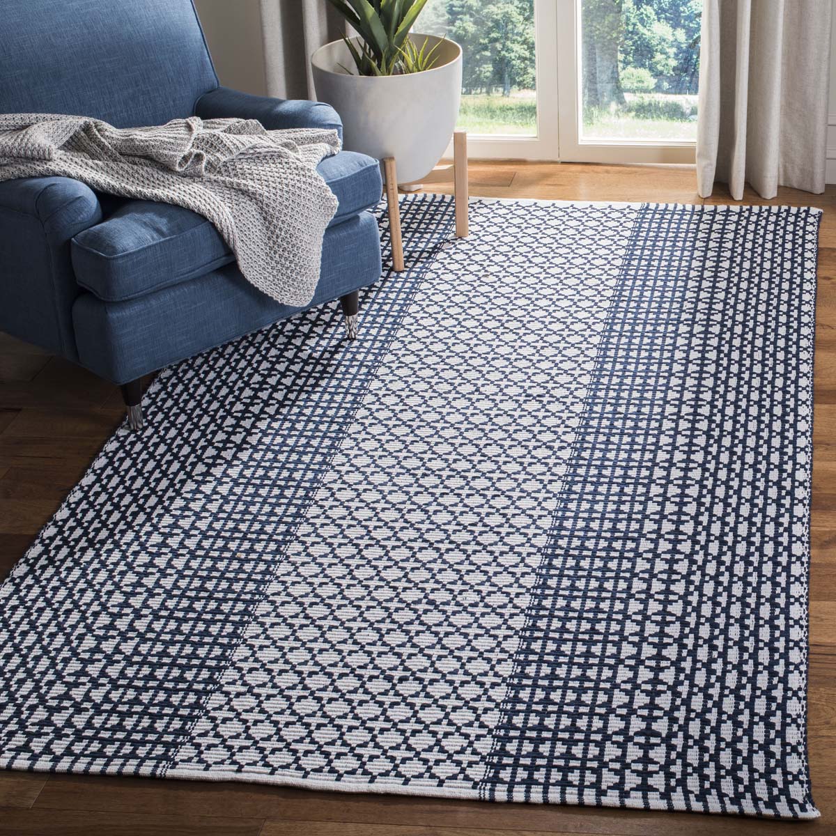 Safavieh Montauk 617 Rug, MTK617 - Navy / Ivory