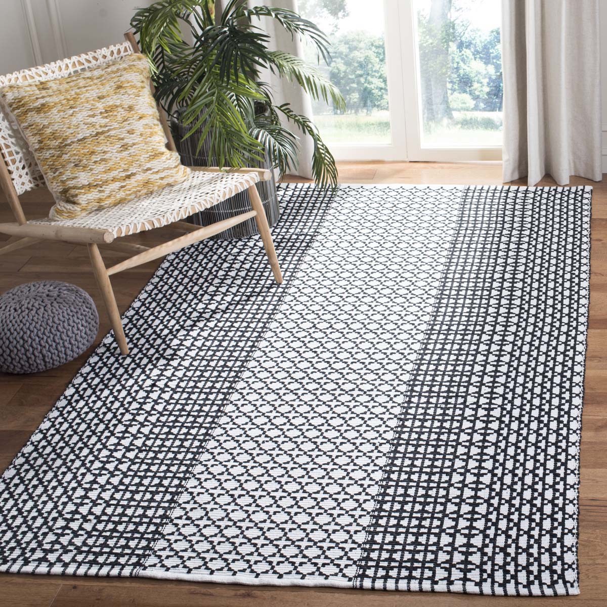 Safavieh Montauk 617 Rug, MTK617 - Black / Ivory